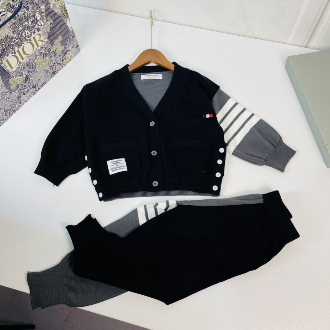 “THO* BROWNE Sam Ronny 2021 Sweater Suit: Hottest Designer Brand with Classic TB Style” - 图片 3