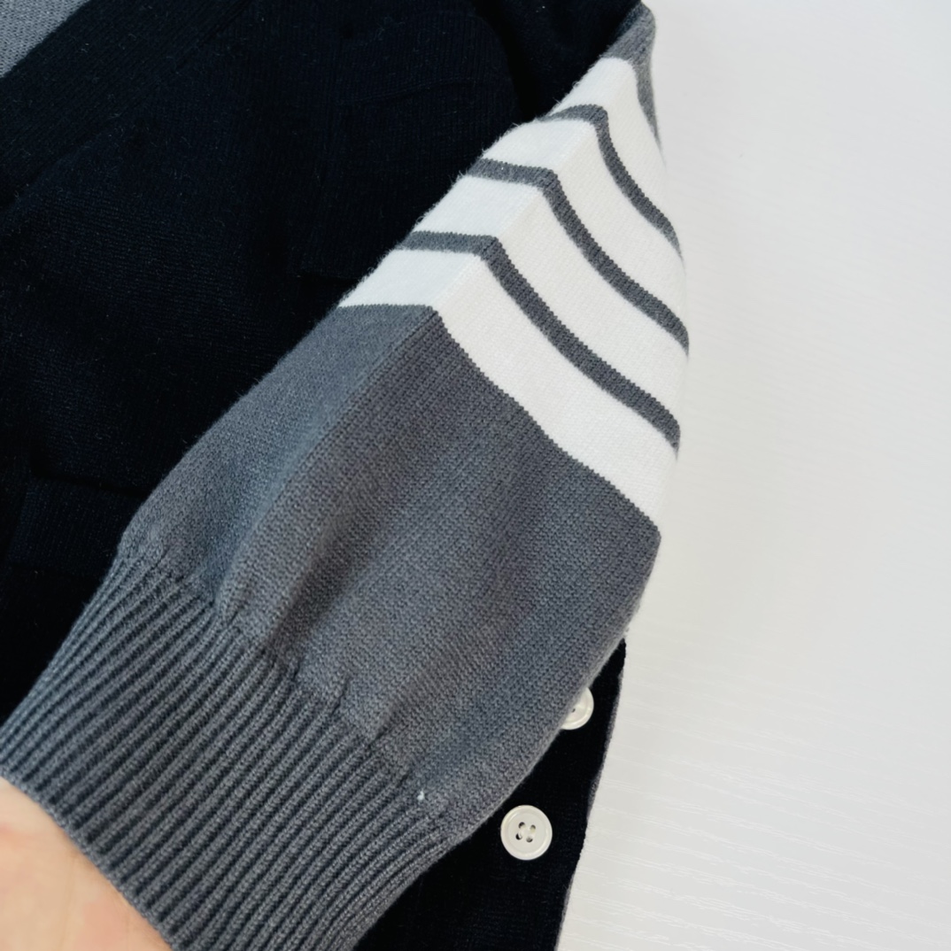 “THO* BROWNE Sam Ronny 2021 Sweater Suit: Hottest Designer Brand with Classic TB Style” - 图片 6