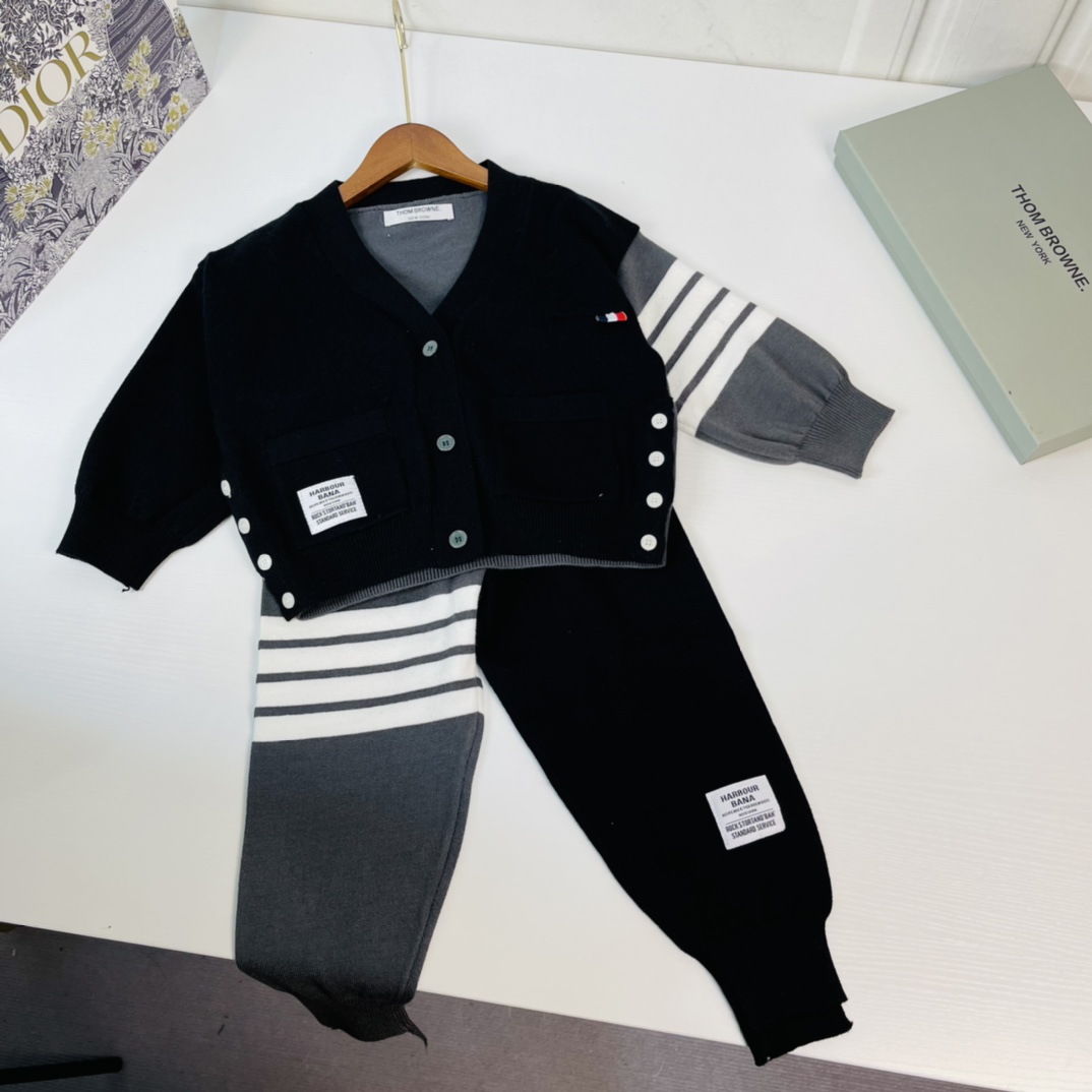 “THO* BROWNE Sam Ronny 2021 Sweater Suit: Hottest Designer Brand with Classic TB Style” - 图片 2