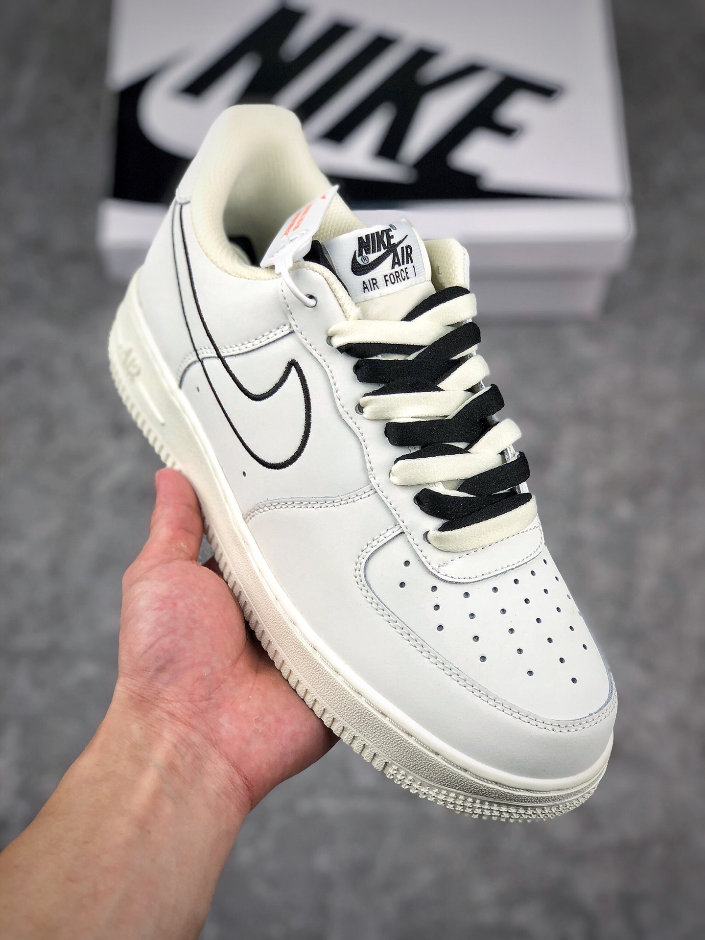  支持放店
 Nk Air Force 1’07 Low“米黑电绣勾”空军一号低帮休闲板鞋 CL6326-158
#定制皮料 原楦原纸板 纯正空军版型 内置全掌气垫
尺码：36 36.5 37.5 38 38.5 39 40 40.5 41 42 42.5 43 44 44.5 45