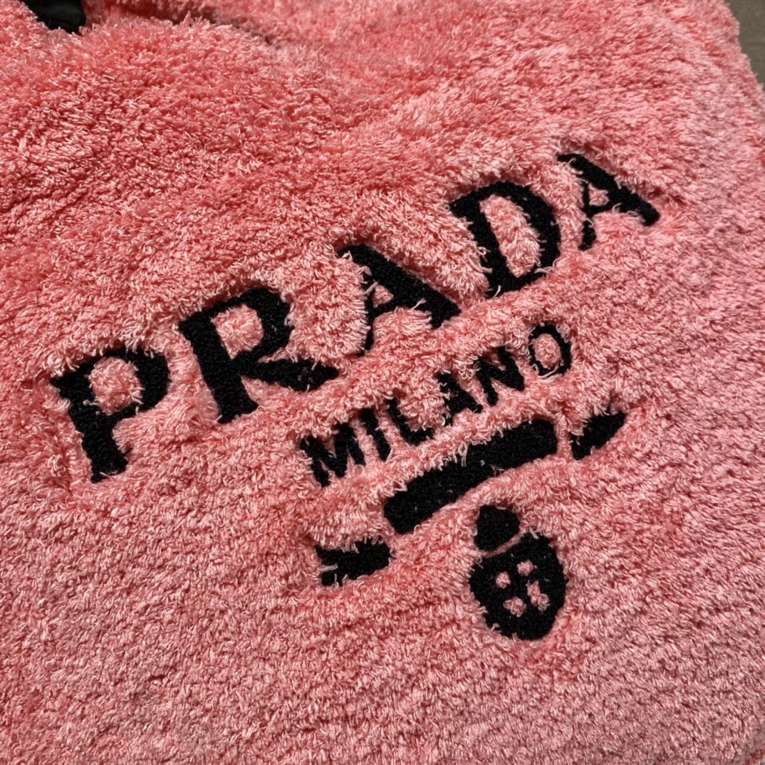 PRADA普拉达毛绒绒托特包1BG130