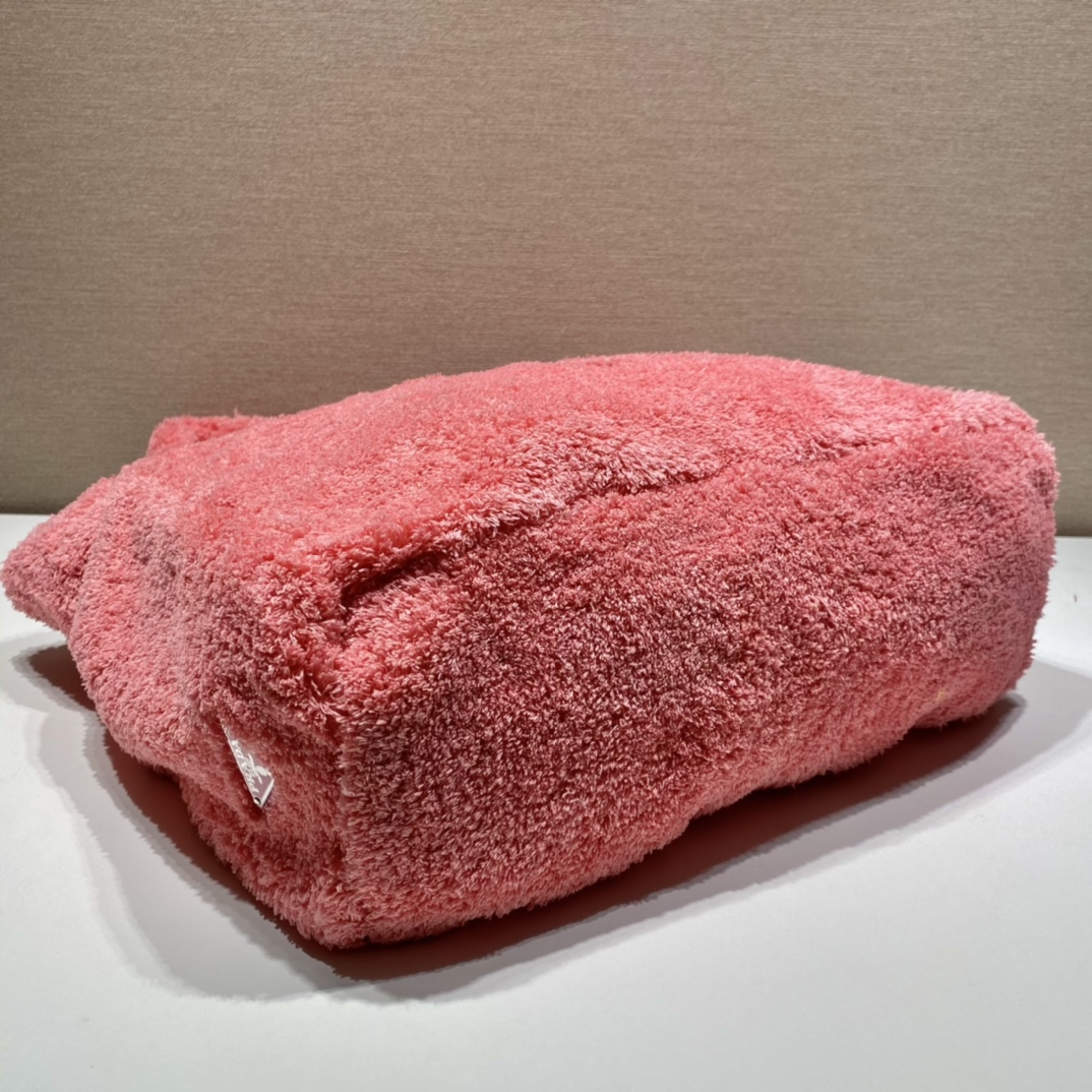 PRADA普拉达毛绒绒托特包1BG130