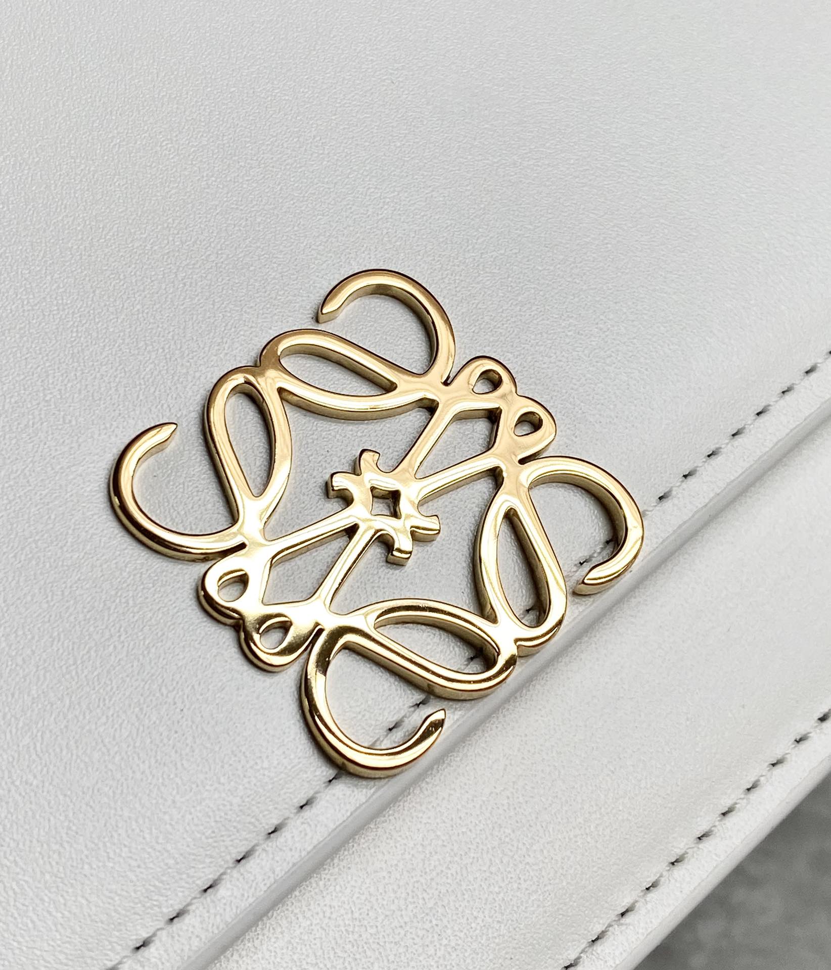 LOEWE罗意威 最新款Goya Bag 小号白色0666