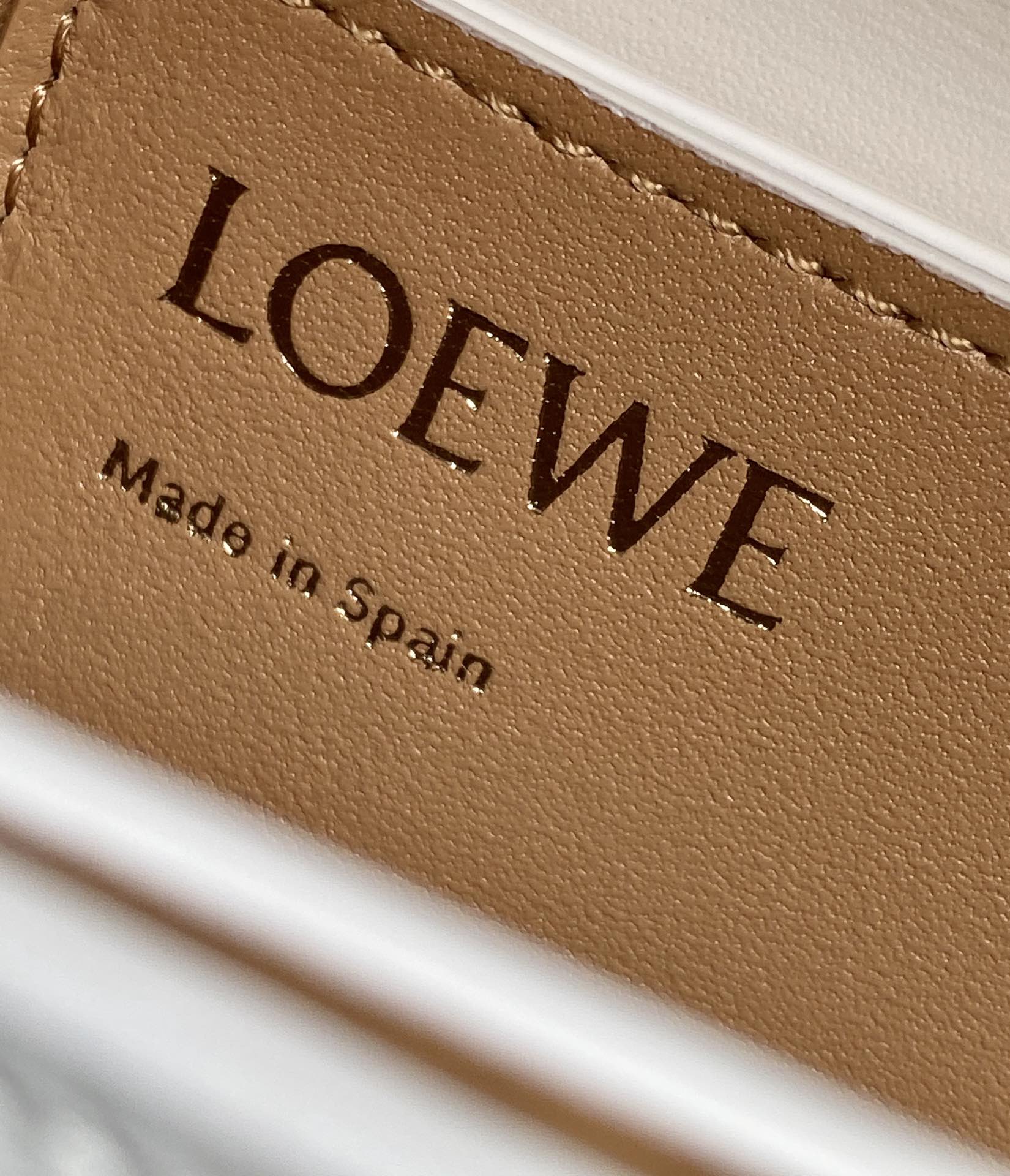 LOEWE罗意威 最新款Goya Bag 小号白色0666