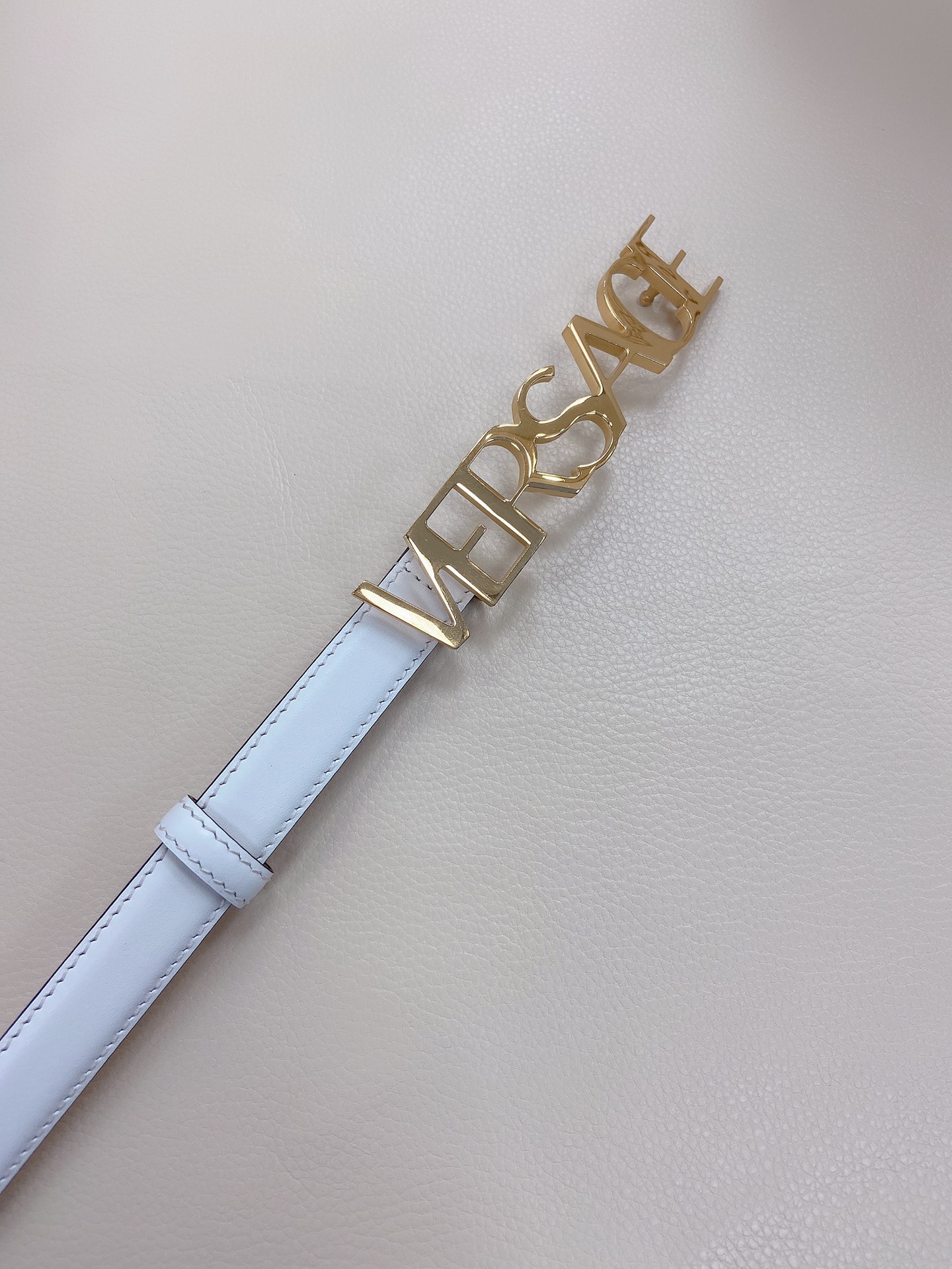 范思哲2.0CM宽软皮革腰带配有不锈