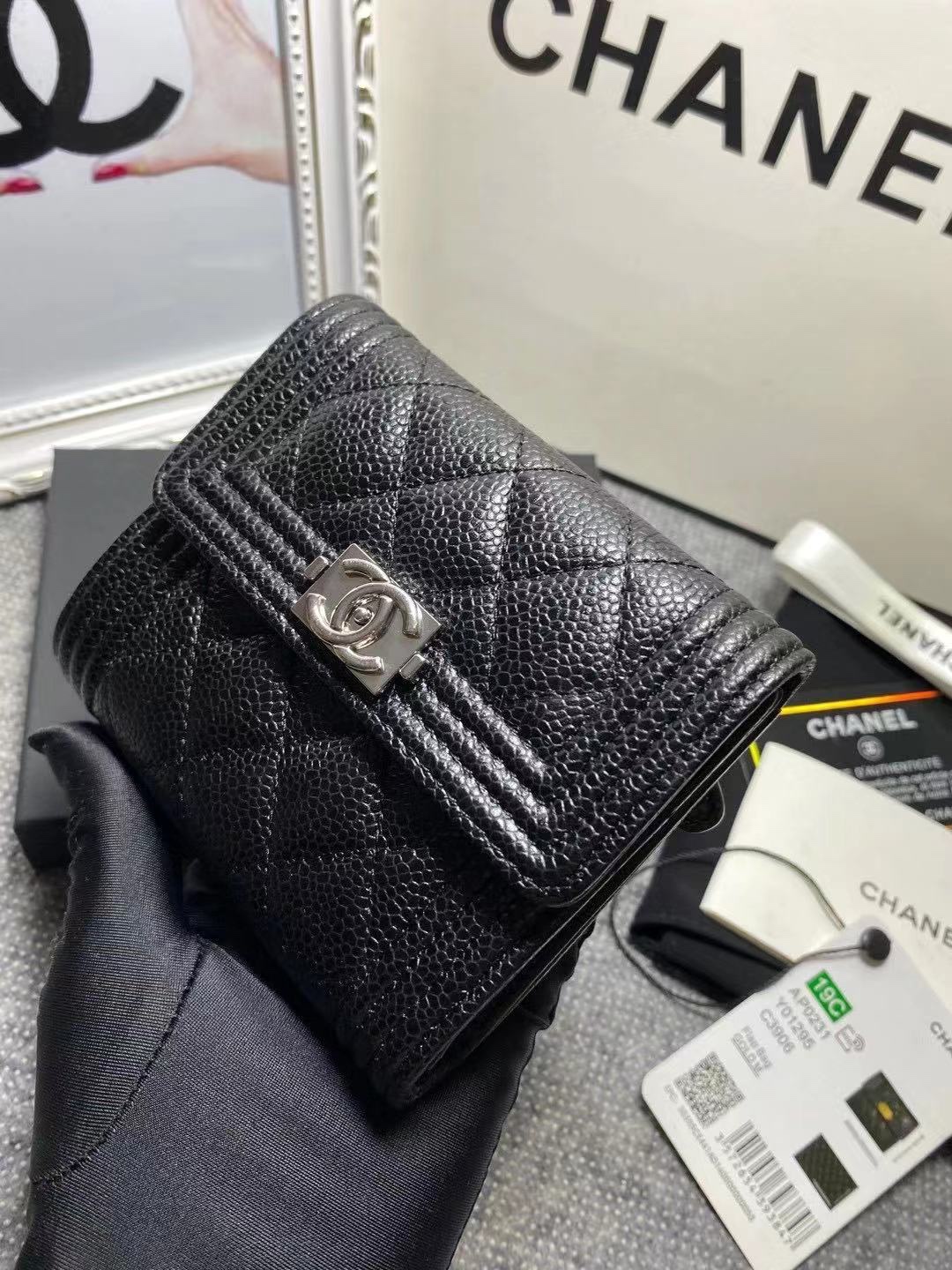 专属高端打造三折短款小钱包 全网独家供货 采用进口颗粒压花牛皮🐂正品电镀五金强强强 尺寸10.5*19.
