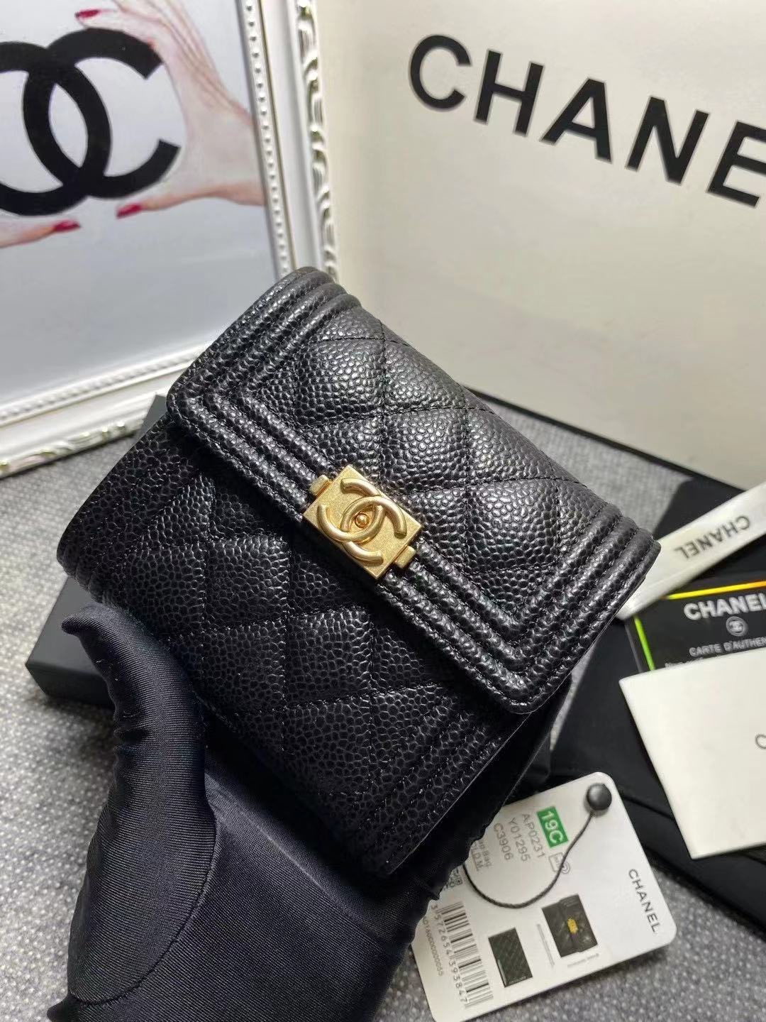 专属高端打造三折短款小钱包 全网独家供货 采用进口颗粒压花牛皮🐂正品电镀五金强强强 尺寸10.5*19.
