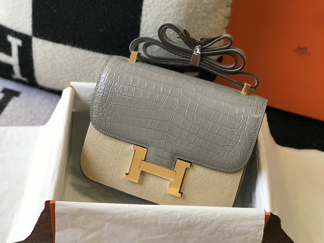 Hermès Constance Bag - Premium Crocodile Embossed Leather, Dove Gray, 18/23cm 2 i1630073790 1549 0