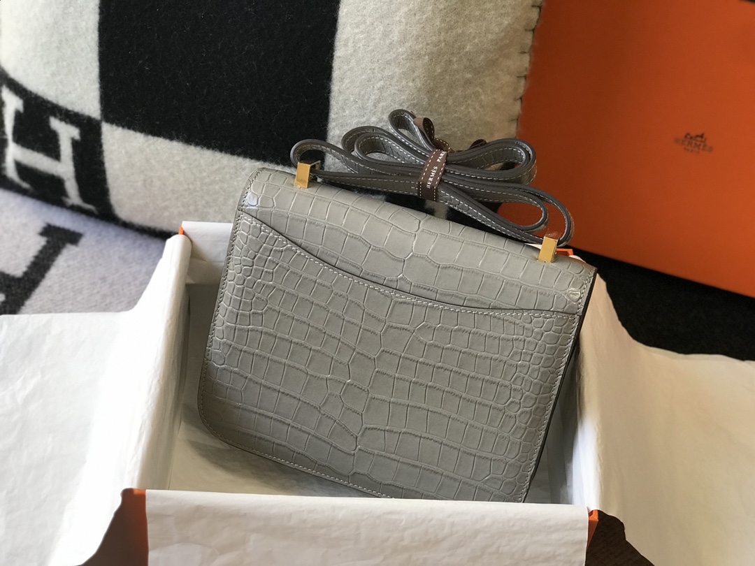 Hermès Constance Bag - Premium Crocodile Embossed Leather, Dove Gray, 18/23cm 3 i1630073790 8154 1