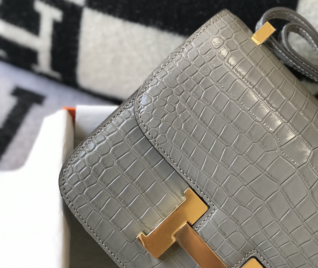 Hermès Constance Bag - Premium Crocodile Embossed Leather, Dove Gray, 18/23cm 4 i1630073790 944 8