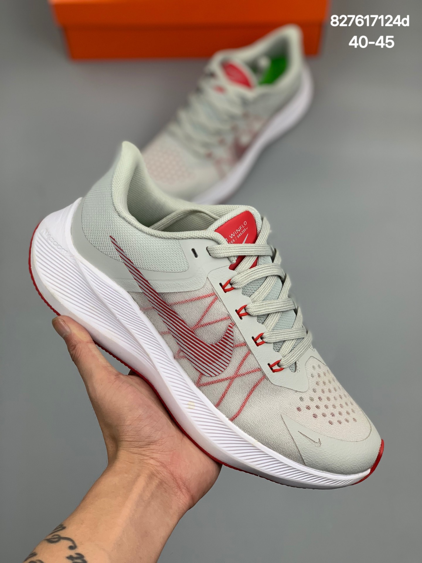  
Nike Air Zoom Winflo 8 该鞋款采用改良版网眼布和增加泡棉设计，专为驾驭耐力跑而设计，出色的缓震性能可助力你心无旁骛专注跑步。
货号:CW3421-102
Size:40-45
编码：827617124d