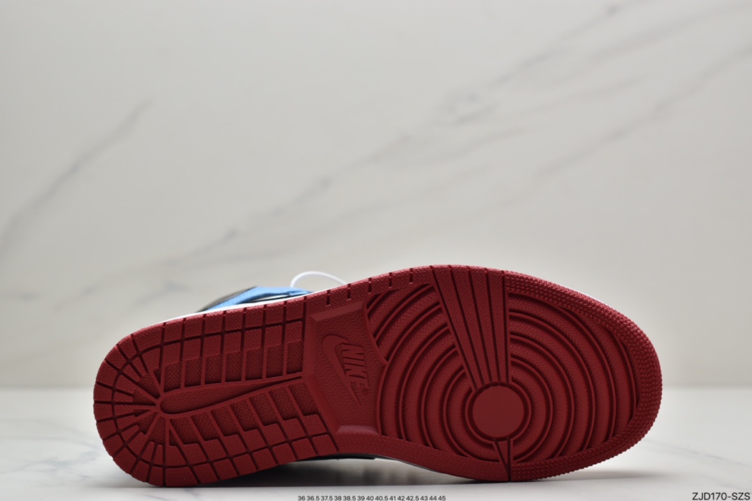 240 Air Jordan 1 High OG 灰银麂皮鞋DC1788-029