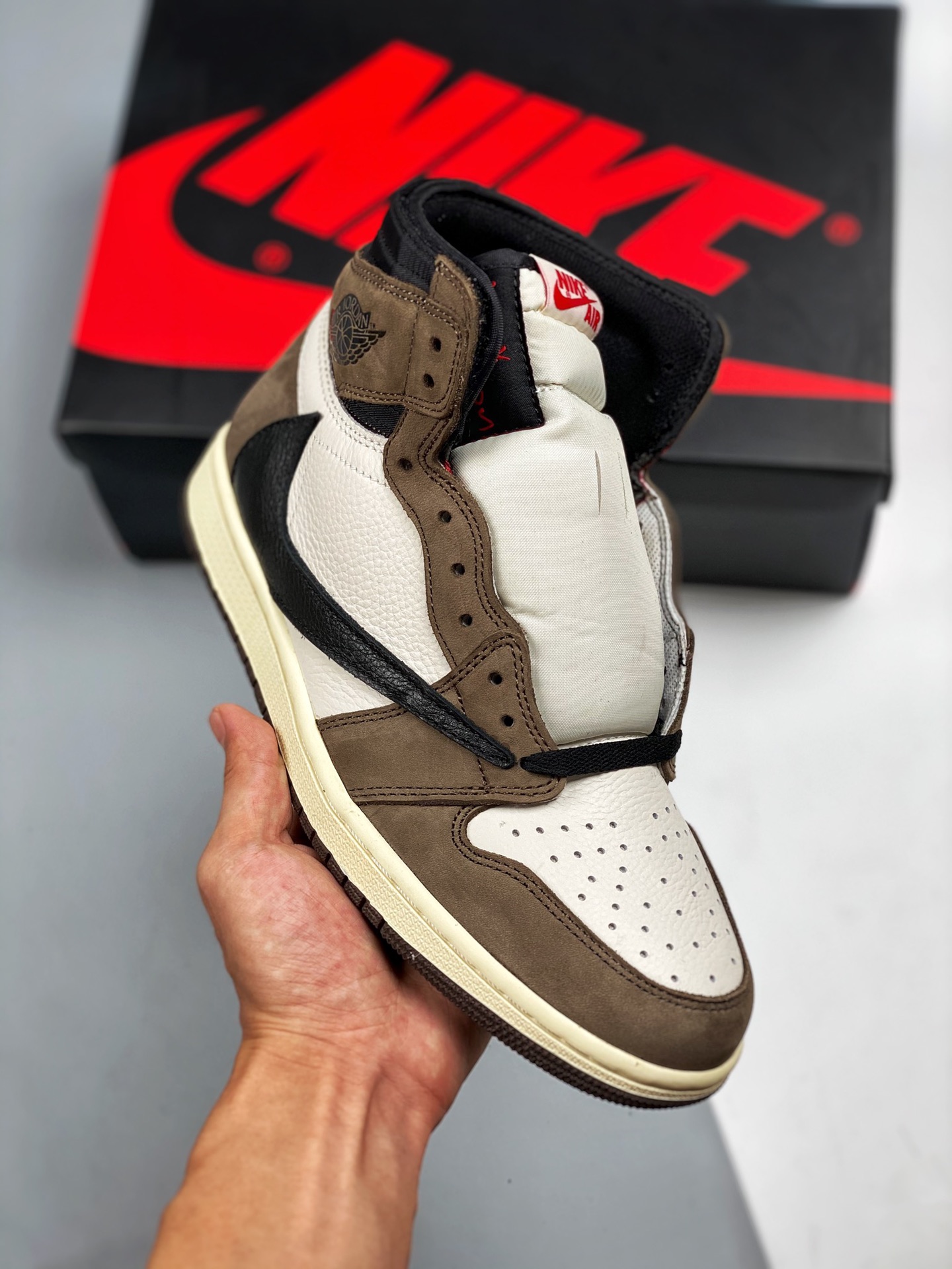 Travis Scott x Air Jordan 1 High OG swoosh invertido, marrón oscuro, producción original de fábrica importante, techo d…