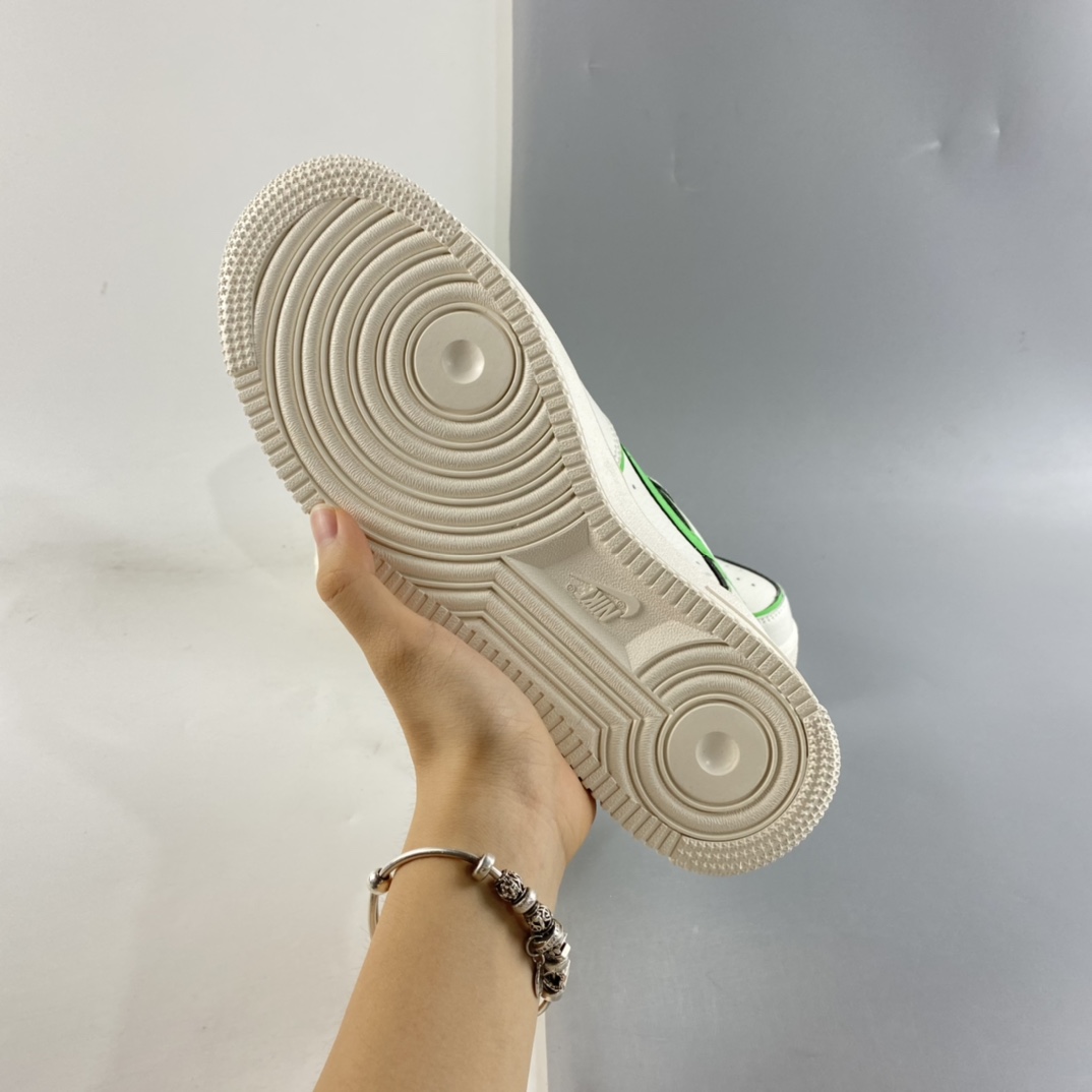 P260  NIKE Air Force 1 ’07 Low 米白绿炫彩“夜魔侠”板鞋 UH8958-022