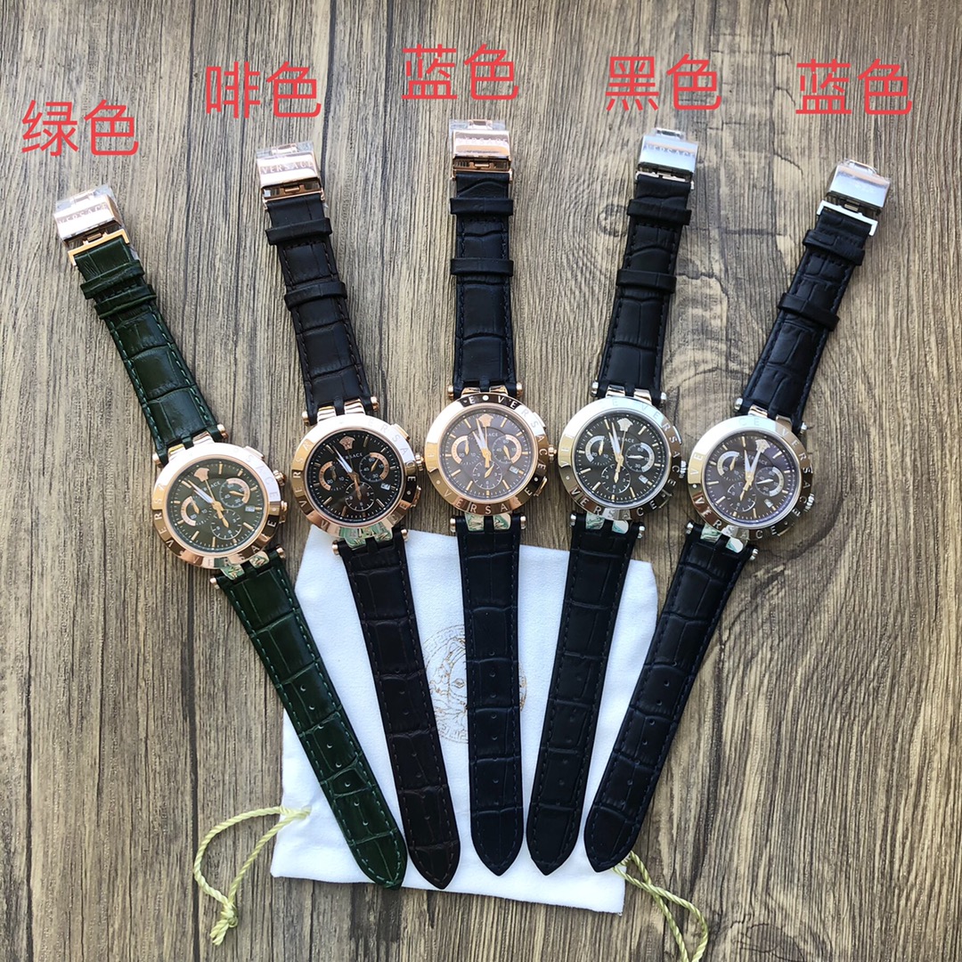 批💰480配盒 
新款！新款！范思哲VERQ系列，多功能六针石英腕表，计时功能带日历显示，表圈携刻VERSACE字样，真皮表带，50米生活防水，原装瑞士进口机芯，蓝宝石玻璃，外径42MM，