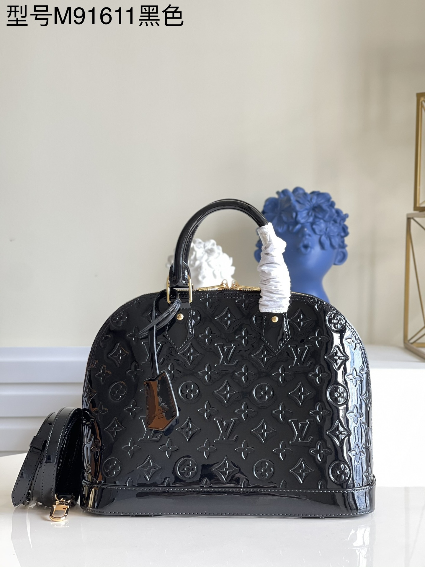 NO:397594,【Exclusive real photo M91611 black】The stylish and simple Alma small handbag is a smaller product among our various iconic designs. It is made of shiny Monogram Vernis leather, with a luxurious and elegant appearance, and its size is also suitable for daily use. Detailed features 32 x 24 x 15 cm 900, LV [original leather], louis vuitton19860909【独家实拍M91611 黑色】时尚简约的Alma小号手袋是我们各个标志性设计中尺寸较小的一款产品.它采用闪亮的Monogram Vernis皮革制成,外观华贵高雅,其尺寸也适合日常使用.详细特征32 x 24 x 15 厘米 900,LV【原厂皮】,louis vuitton,Bag