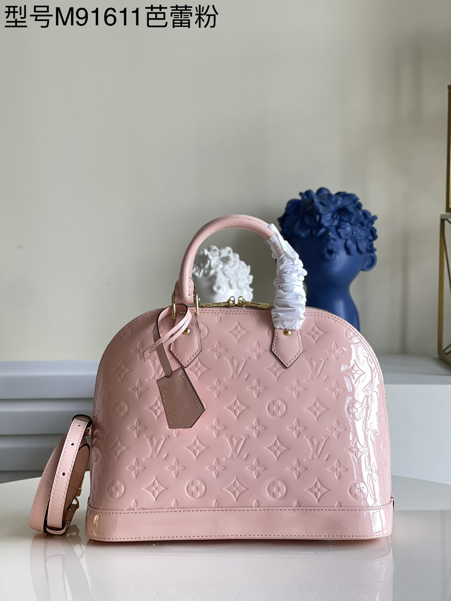 NO:397612,【Exclusive real shot M91611 ballet powder】The stylish and simple Alma small handbag is a smaller product among our various iconic designs. It is made of shiny Monogram Vernis leather, with a luxurious and elegant appearance, and its size is also suitable for daily use. Detailed features 32 x 24 x 15 cm 900, LV [original leather], louis vuitton19860909【独家实拍M91611芭蕾粉】时尚简约的Alma小号手袋是我们各个标志性设计中尺寸较小的一款产品.它采用闪亮的Monogram Vernis皮革制成,外观华贵高雅,其尺寸也适合日常使用.详细特征32 x 24 x 15 厘米 900,LV【原厂皮】,louis vuitton,Bag