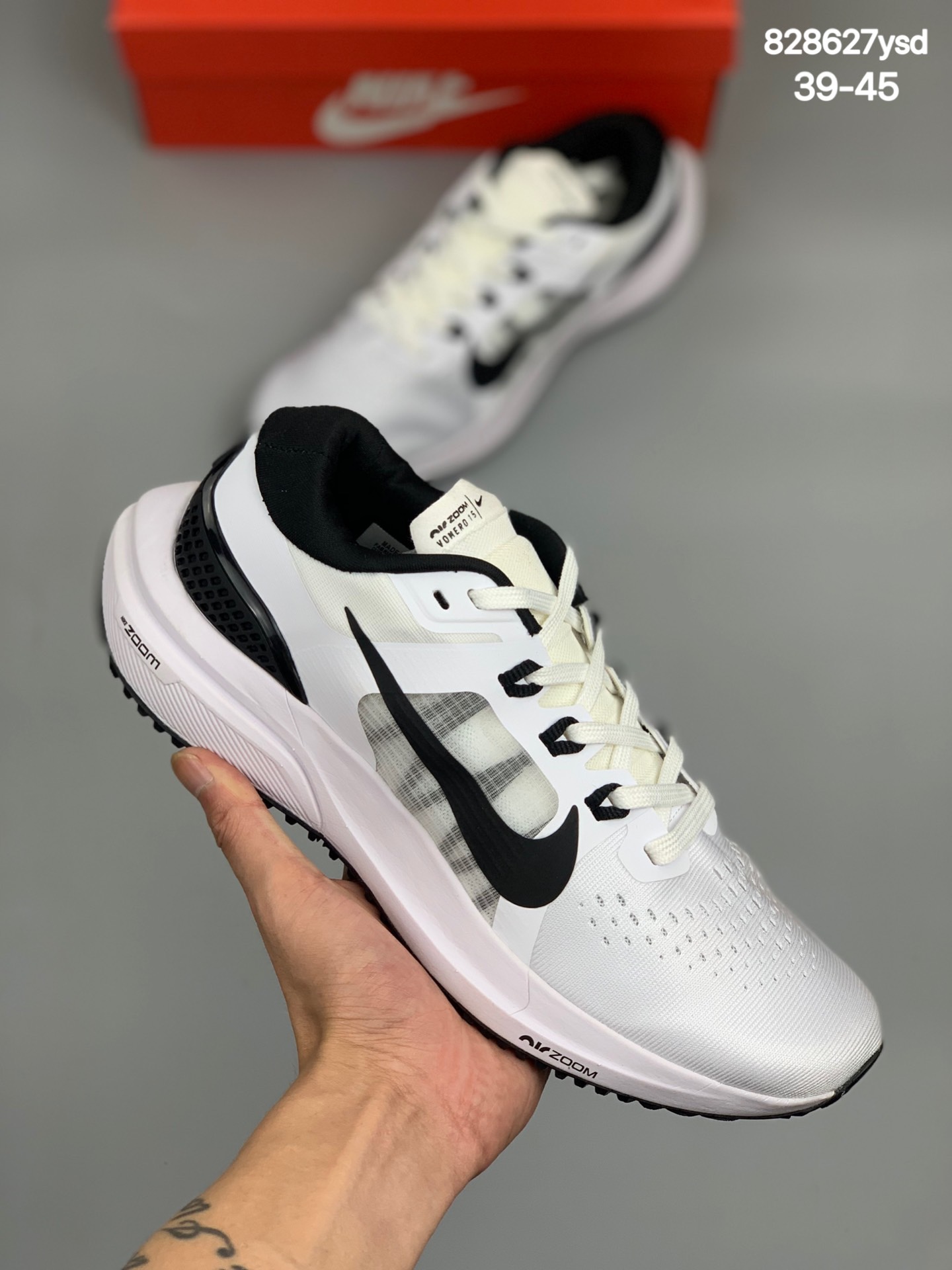 
#耐克 Nike Air Zoom Vomero 15 登月15代 网面透气跑鞋舒适脚感避震运动鞋 
货号：CU1855-006
尺码:39-45
编码：828627ysd