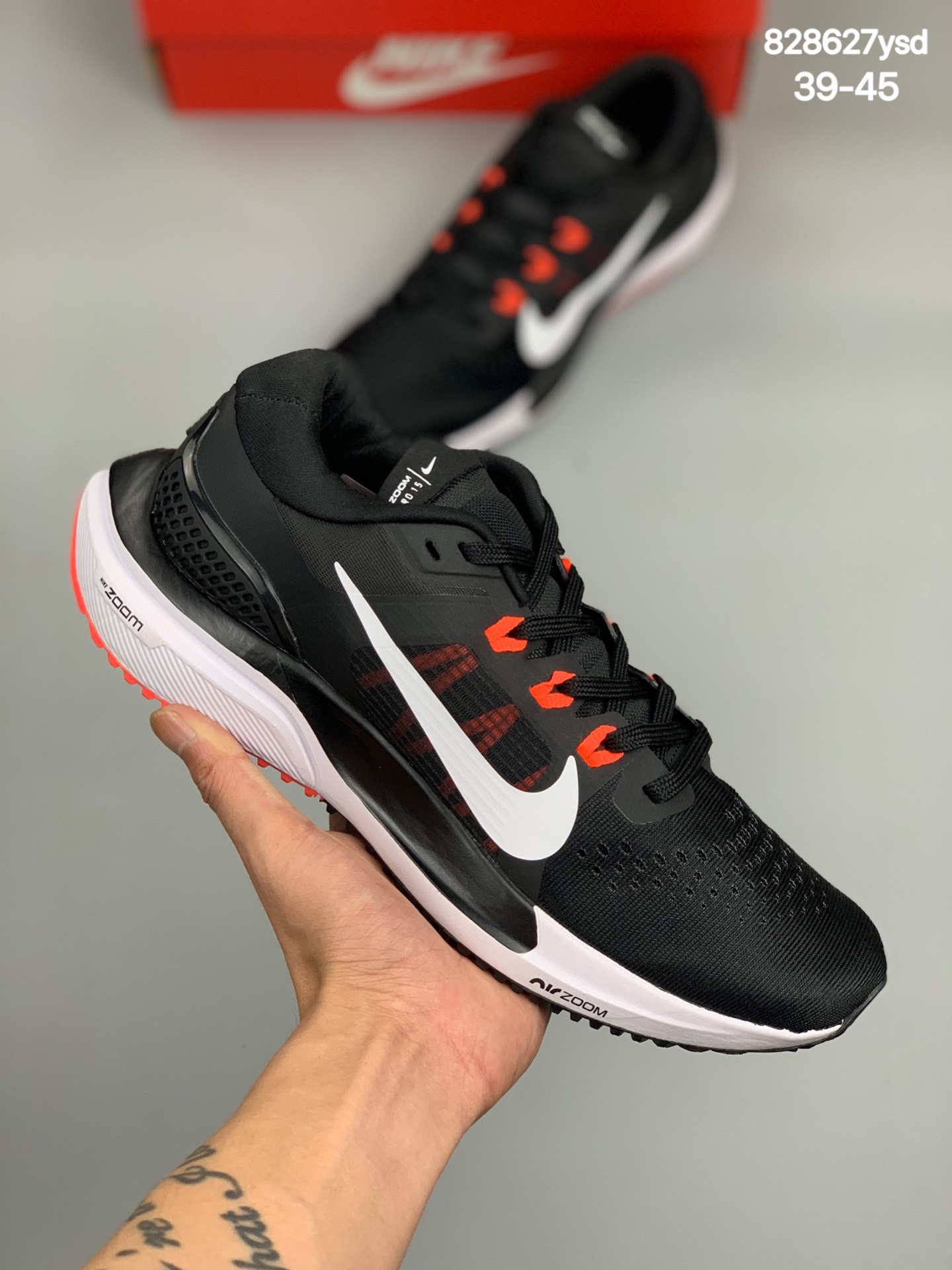 
#耐克 Nike Air Zoom Vomero 15 登月15代 网面透气跑鞋舒适脚感避震运动鞋 
货号：CU1855-006
尺码:39-45
编码：828627ysd