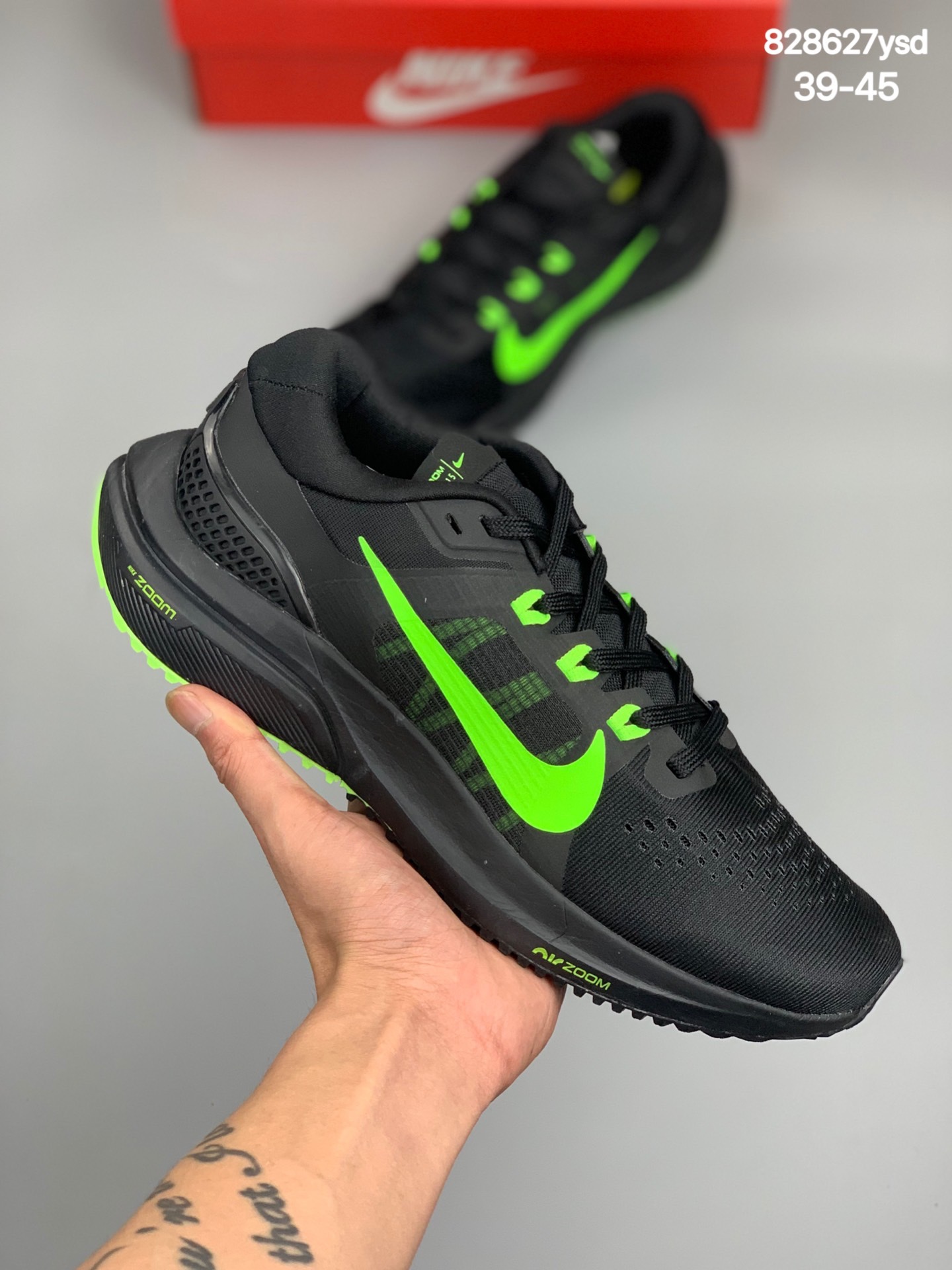 
#耐克 Nike Air Zoom Vomero 15 登月15代 网面透气跑鞋舒适脚感避震运动鞋 
货号：CU1855-006
尺码:39-45
编码：828627ysd