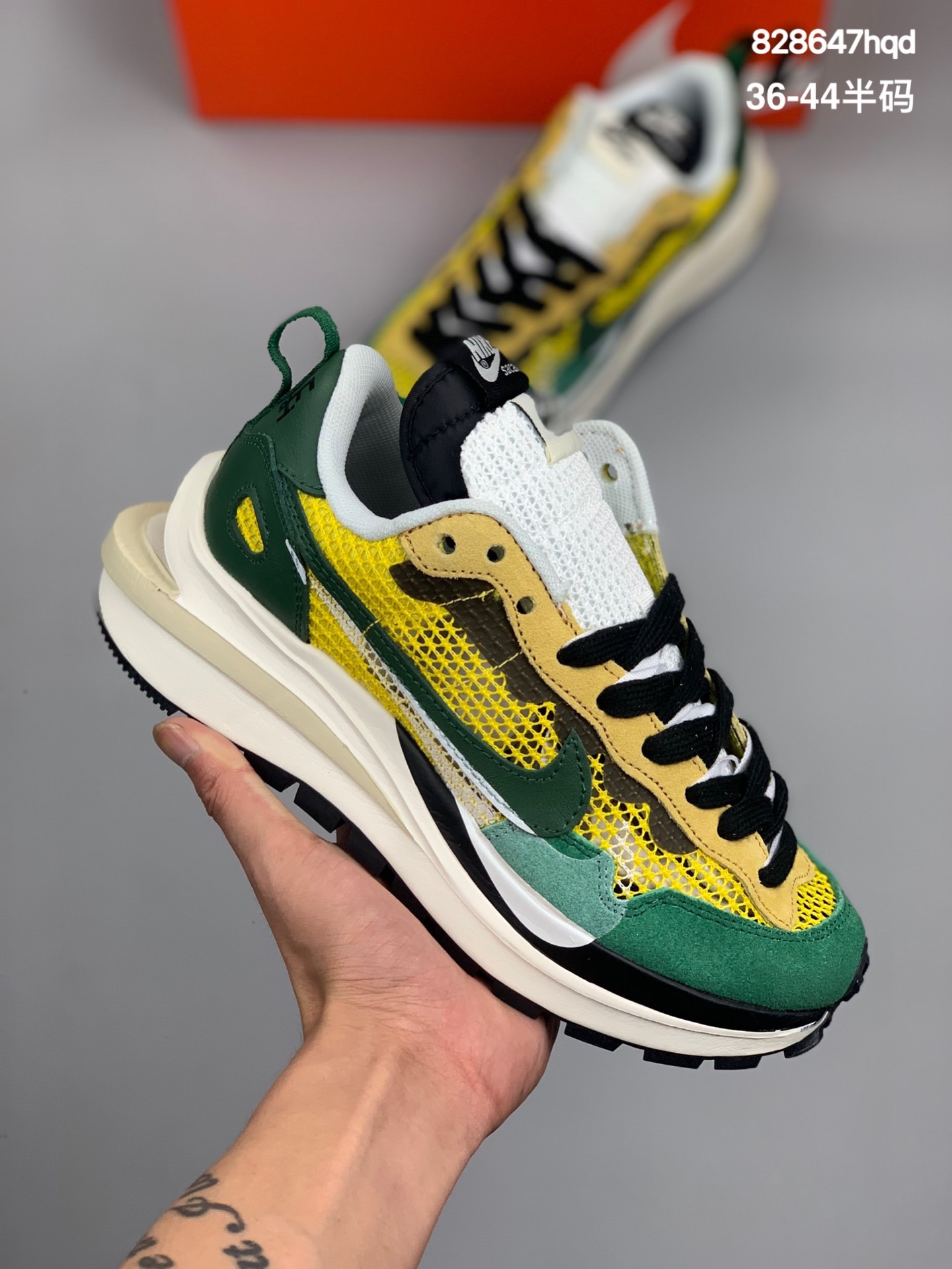 
一体 耐克Sacai X NIKe regasus vaporrly SP 华夫双勾三代3.0走秀 鞋身材质由翻毛皮和透气网布共同打造。熟悉的解构手法、重叠Swoosh、双重鞋舌、鞋带以及后跟SACAI字体都悉数保留，#最大亮点在于，本次鞋底变本加厉，层数更多!简直和巴黎世家的TripleS有一拼，增高效果妥妥的 货号：CV1363 
尺码：36-44半码
编码：828647hqd