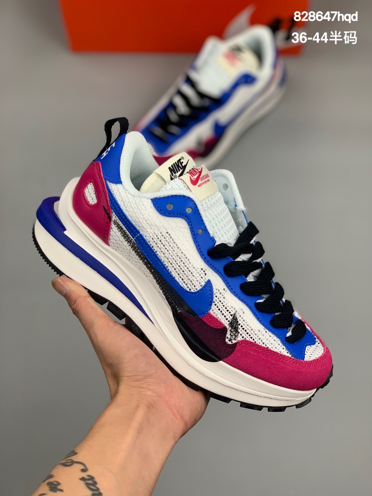 
一体 耐克Sacai X NIKe regasus vaporrly SP 华夫双勾三代3.0走秀 鞋身材质由翻毛皮和透气网布共同打造。熟悉的解构手法、重叠Swoosh、双重鞋舌、鞋带以及后跟SACAI字体都悉数保留，#最大亮点在于，本次鞋底变本加厉，层数更多!简直和巴黎世家的TripleS有一拼，增高效果妥妥的 货号：CV1363 
尺码：36-44半码
编码：828647hqd