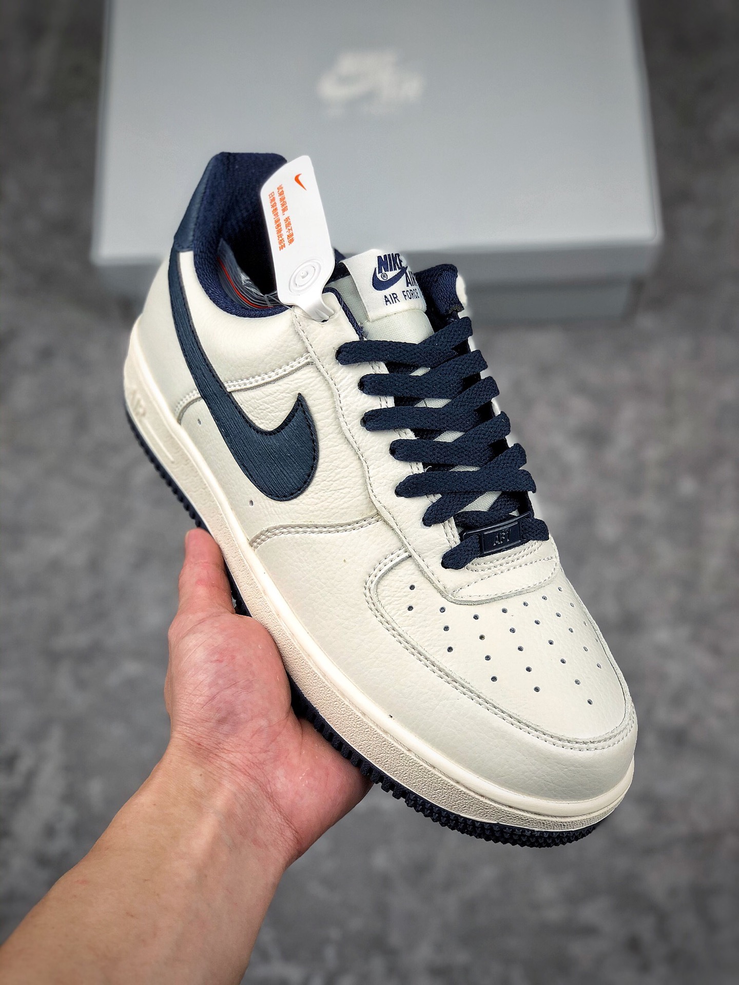  支持放店
 Nk Air Force 1’07 Low 米深蓝配色空军一号低帮休闲板鞋 PA3035-068
#官方爆款定制 定制皮料 原楦原纸板 纯正空军版型 内置全掌气垫
尺码：36 36.5 37.5 38 38.5 39 40 40.5 41 42 42.5 43 44 44.5 45