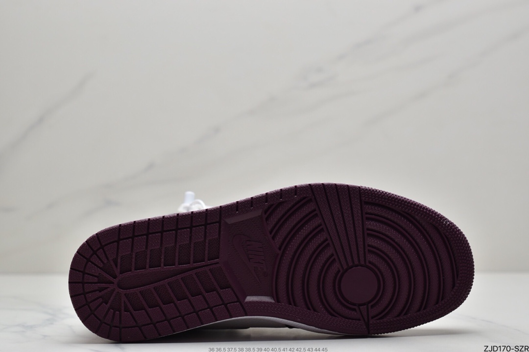240  Air Jordan 1 Retro High OG “Bordeaux” 波尔多 555088-611