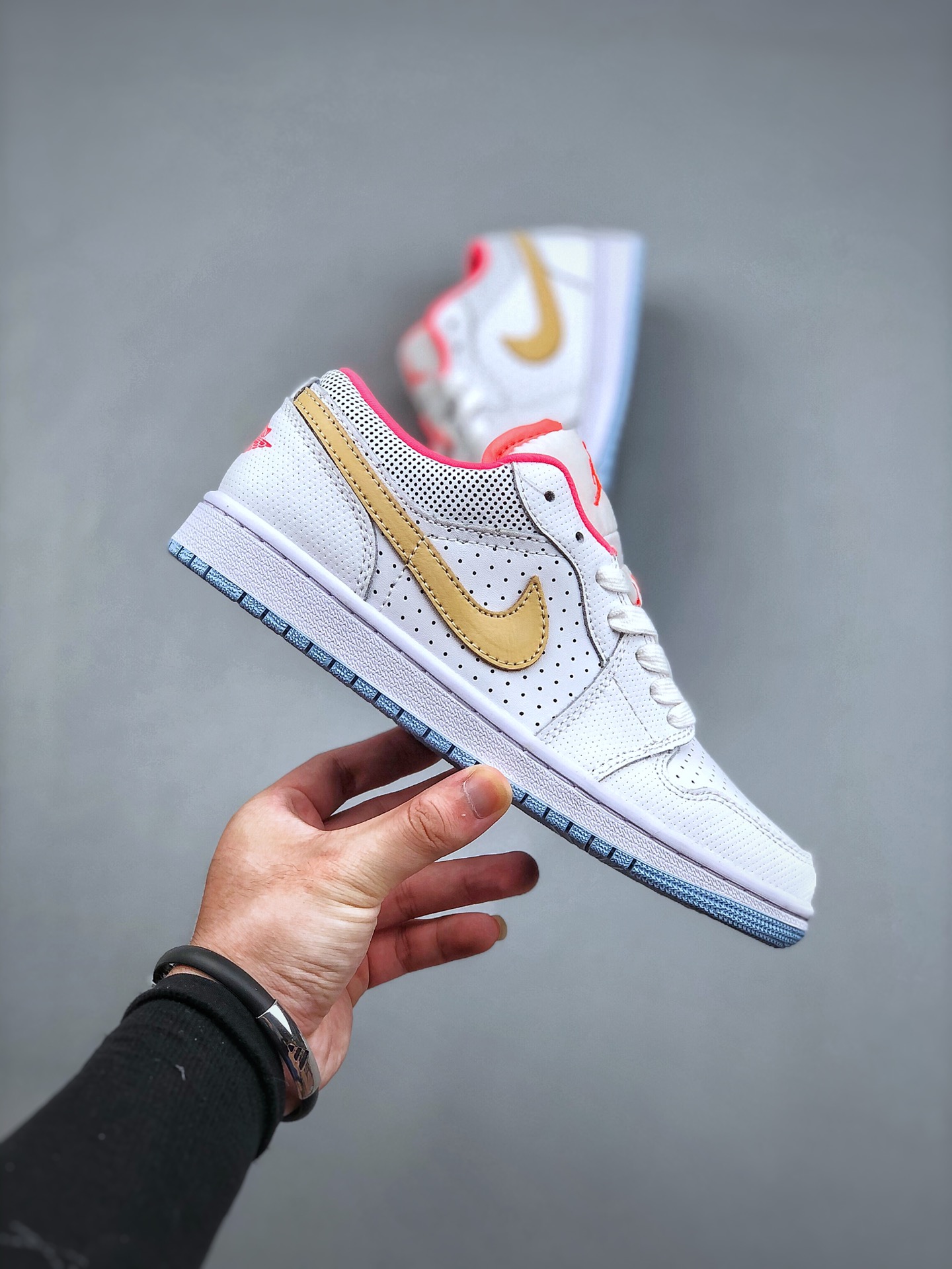 240 耐克/NIKE Wmns Air Jordan 1 Low SE”Sesame”AJ1乔丹一代低帮DC9509-100
