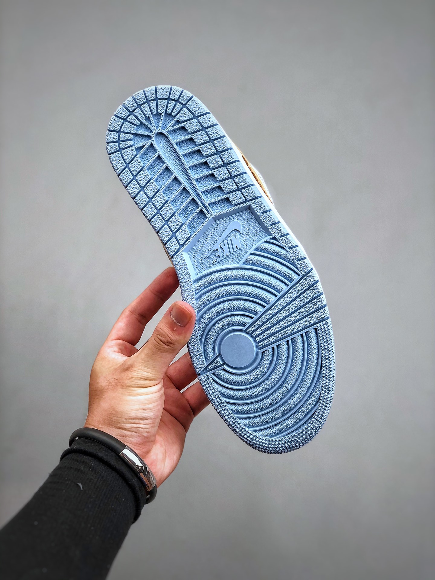 240 耐克/NIKE Wmns Air Jordan 1 Low SE”Sesame”AJ1乔丹一代低帮DC9509-100