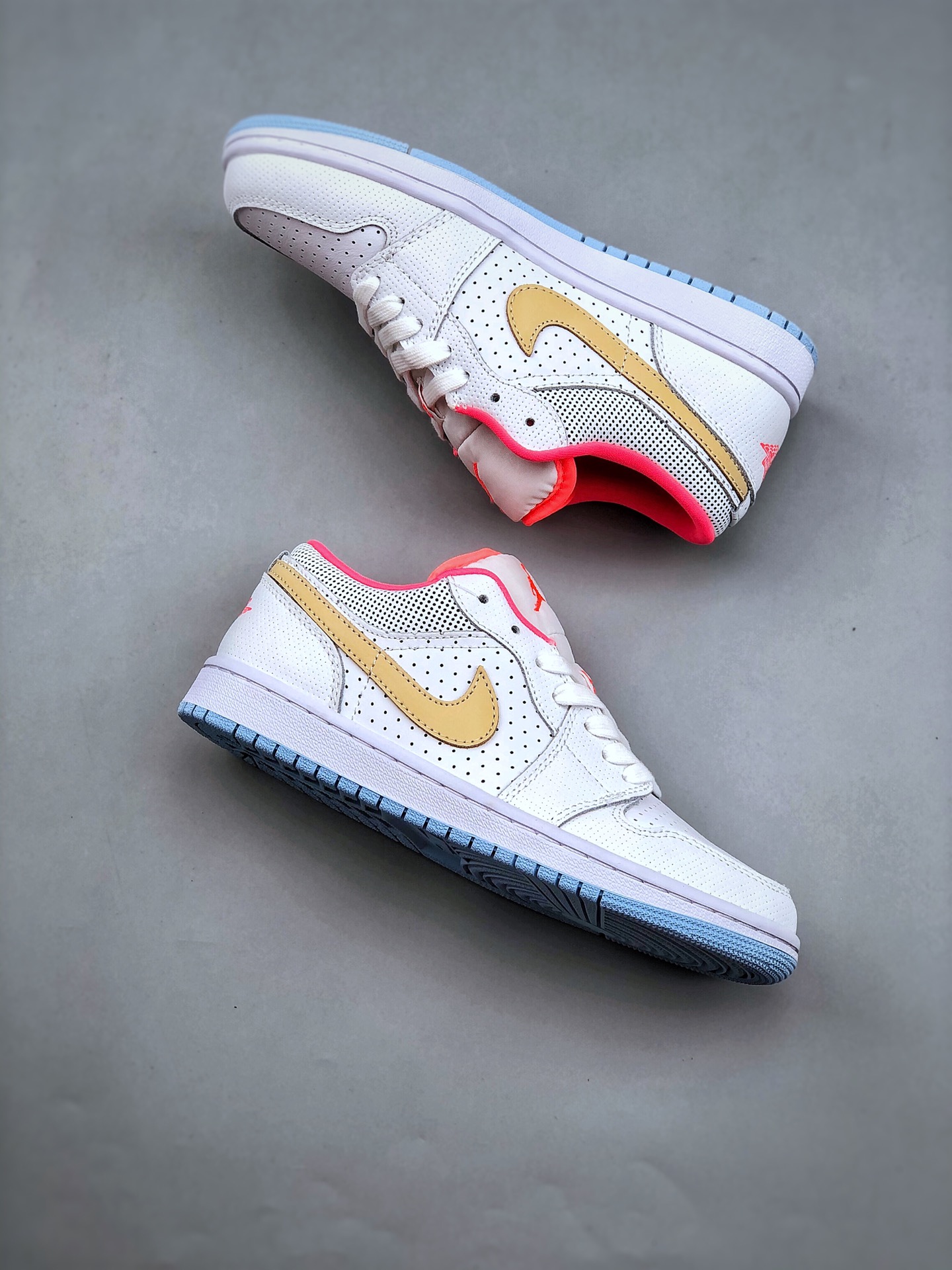 240 耐克/NIKE Wmns Air Jordan 1 Low SE”Sesame”AJ1乔丹一代低帮DC9509-100