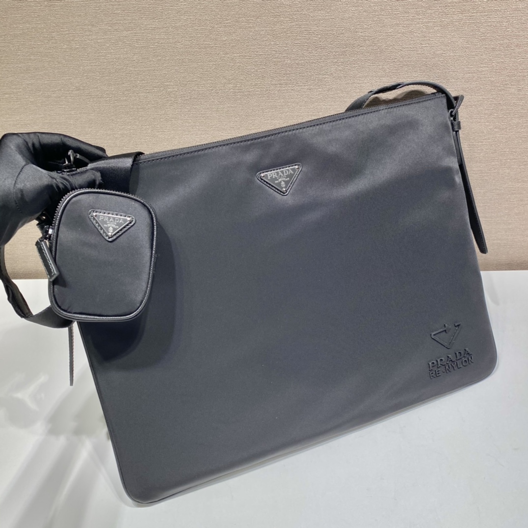 PRADA普拉达再生尼龙材质单肩包2VH121