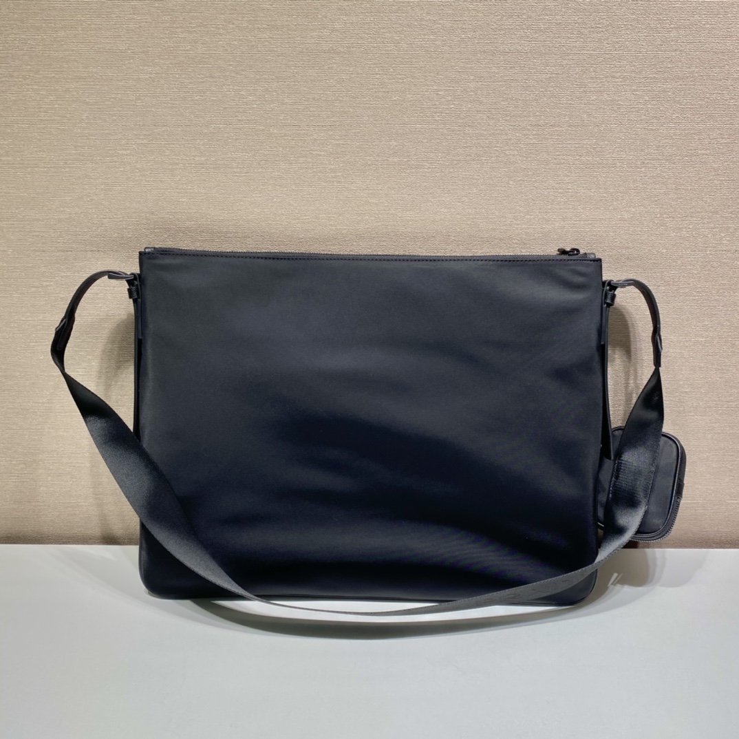 PRADA普拉达再生尼龙材质单肩包2VH121