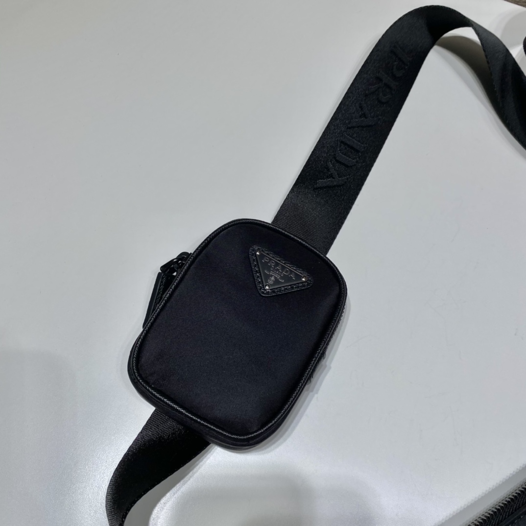 PRADA普拉达再生尼龙材质单肩包2VH121