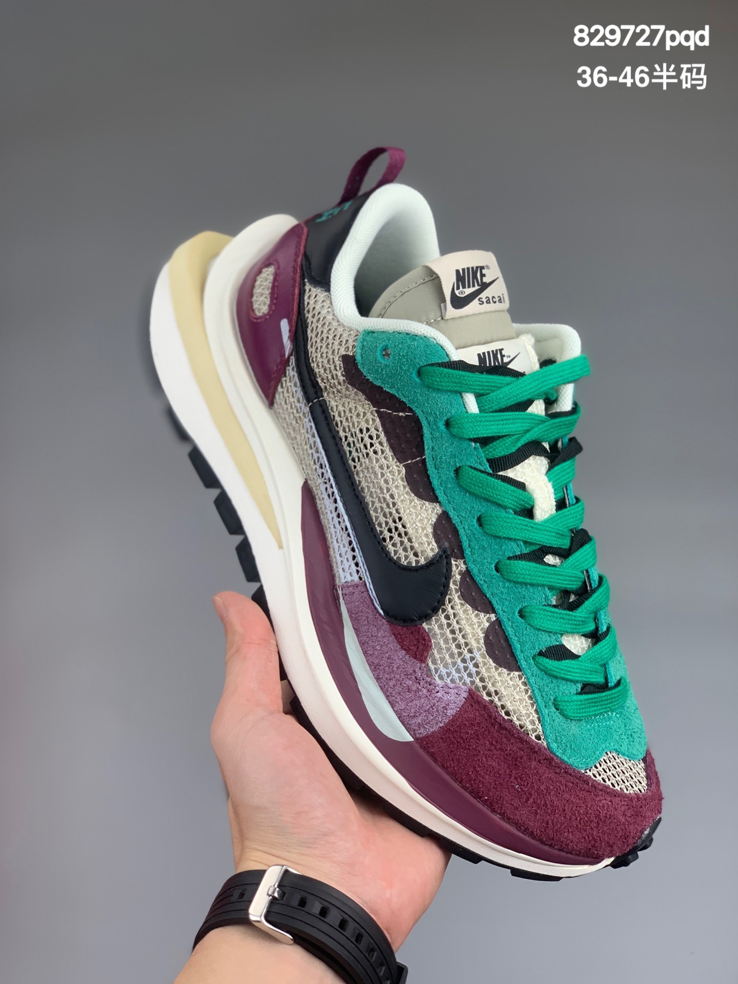 
耐克Sacai X NIKe regasus vaporrly SP 华夫双勾三代3.0走秀 鞋身材质由翻毛皮和透气网布共同打造。熟悉的解构手法、重叠Swoosh、双重鞋舌、鞋带以及后跟SACAI字体都悉数保留，#最大亮点在于，本次鞋底变本加厉，层数更多!简直和巴黎世家的TripleS有一拼，增高效果妥妥的 货号：CV1363  尺码：36 36.5 37.5 38 38.5 39 40 40.5 41 42 42.5 43 44 45 46
编码:829727pqd