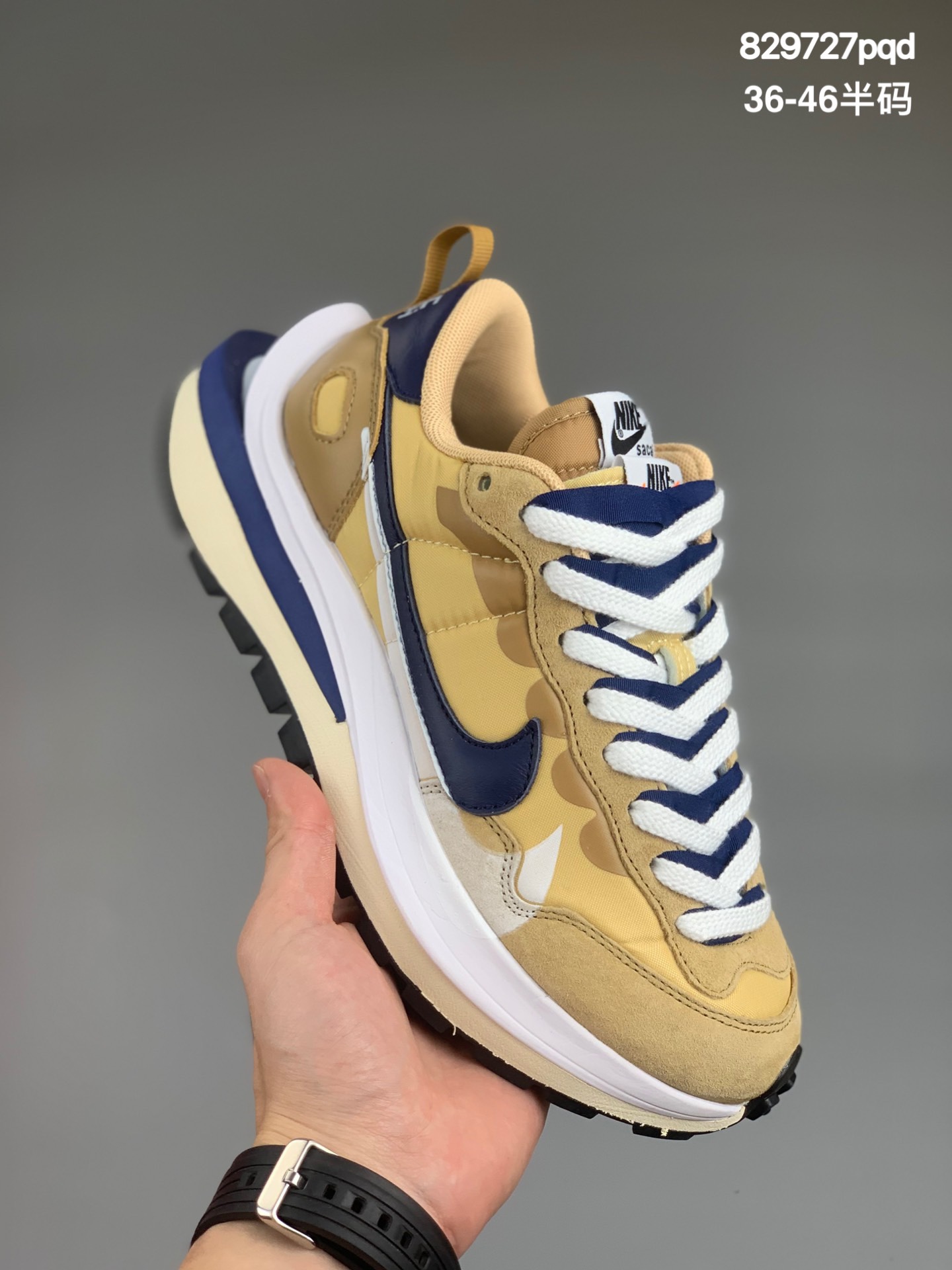 
耐克Sacai X NIKe regasus vaporrly SP 华夫双勾三代3.0走秀 鞋身材质由翻毛皮和透气网布共同打造。熟悉的解构手法、重叠Swoosh、双重鞋舌、鞋带以及后跟SACAI字体都悉数保留，#最大亮点在于，本次鞋底变本加厉，层数更多!简直和巴黎世家的TripleS有一拼，增高效果妥妥的 货号：CV1363  尺码：36 36.5 37.5 38 38.5 39 40 40.5 41 42 42.5 43 44 45 46
编码:829727pqd