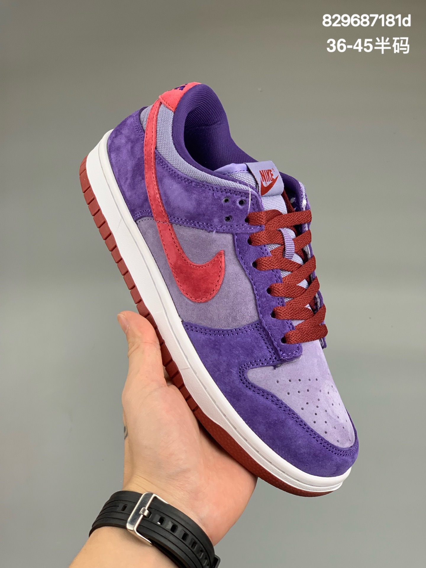 
耐克 Nike SB Dunk Low 复古低帮休闲运动滑板板鞋。采用脚感柔软舒适ZoomAir气垫，有效吸收滑板等极限运动在落地时带来的冲击力，为街头运动者们提供更好的保护。
货号：BQ6832
尺码 36 36.5 37.5 38 38.5 39 40 40.5 41 42 42.5 43 44 45 
编码:829687181d