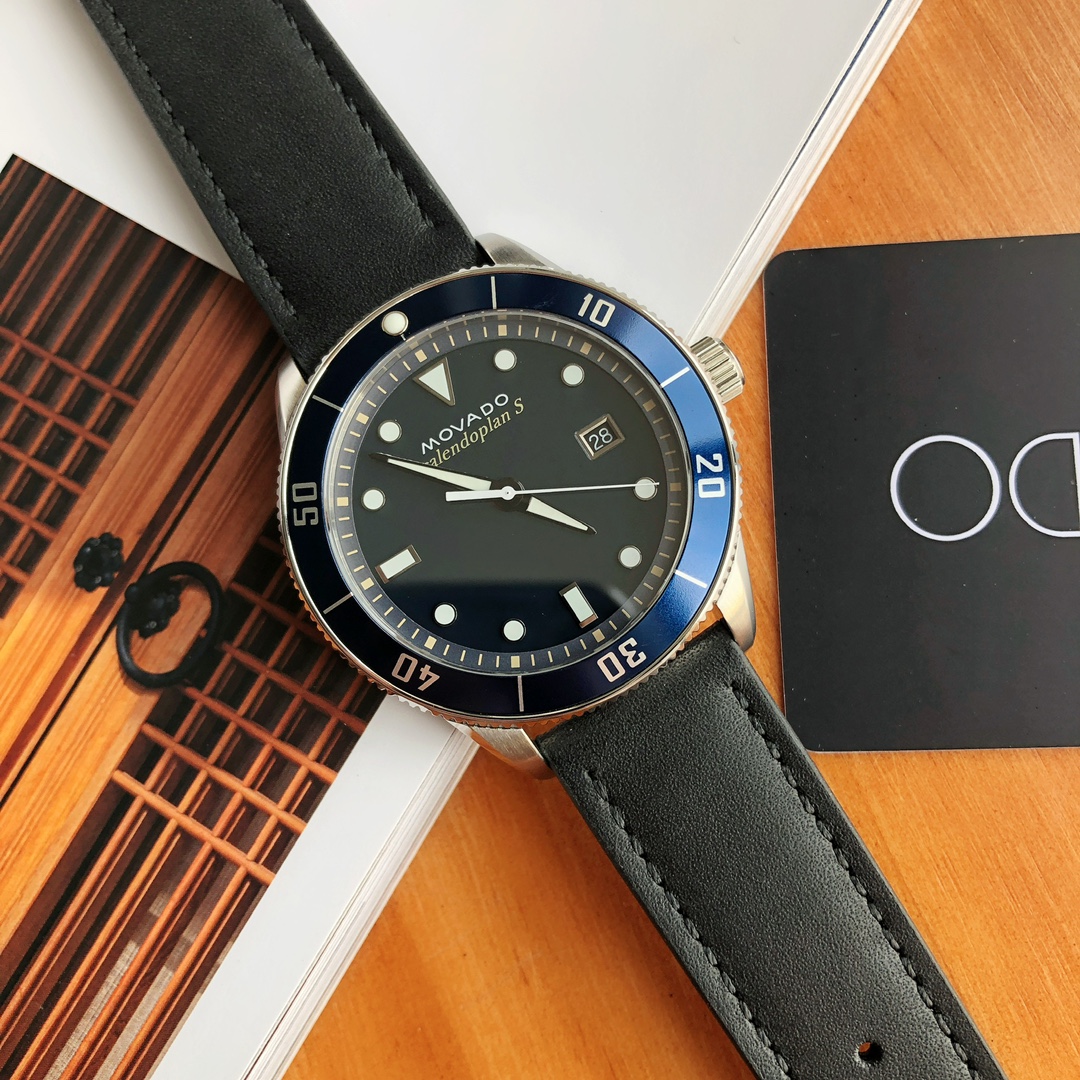 Часы Movado