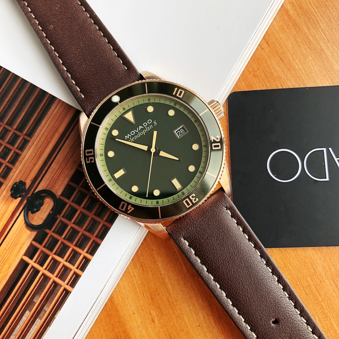 Часы Movado