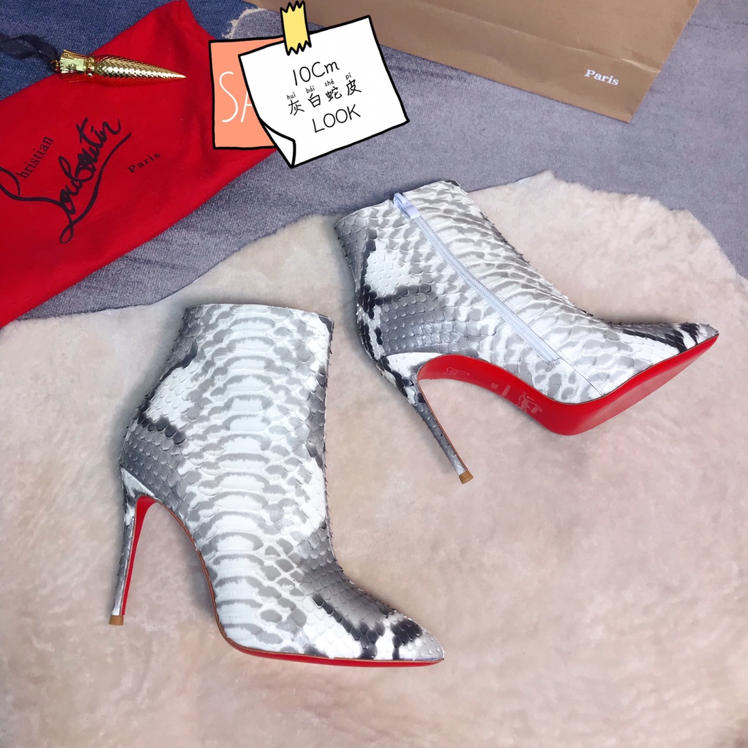 NO:337022,High-end customized autumn and winter snakeskin boots series!  H10Cm, size 34-42.902-Gray-white snake skin, left and right feet are close to pairing. Official website synchronization Standard European code Reference:902- Color:gery/white Material:snake Leather Lining:sheep leather Heel height:10Cm Sole:leather sole Size:EUR 34-42 (US 4-11):,,christian louboutin,boots,snakeskin19860909高端订制 秋冬蛇皮靴系列！ H10Cm,尺码34-42码.902-灰白蛇皮,左右脚接近配对.官网同步 标准欧码 Reference:902- Color:gery/white Material:snake Leather Lining:sheep leather Heel heigh:10Cm Sole:leather sole Size:EUR 34－42（US 4一11) :,,christian louboutin,boots,snakeskin,Women's Shoes