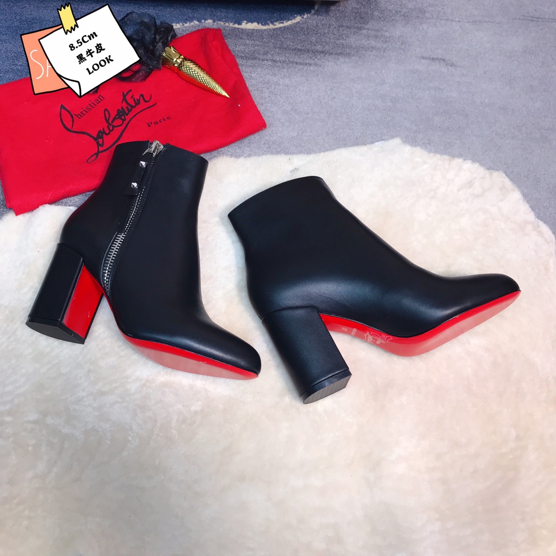 NO:337055,High-end customized autumn and winter boot series!  H8.5Cm, size 35-42. Genuine leather large sole. 31-08 black cowhide, official website synchronized. Standard European code Reference:31-08 Color:black Material:cowhide Lining:sheep leather Heel height:8.5Cm Sole:leather sole Size:EUR 35-42 (US 4-11):,,christian louboutin,boots,cowhide,Leather soles19860909高端订制 秋冬靴系列！ H8.5Cm,尺码35-42码.真皮大底.31－08黑牛皮,官网同步. 标准欧码 Reference:31－08 Color:black Material:cowhide Lining:sheep leather Heel heigh:8.5Cm Sole:leather sole Size:EUR 35－42（US 4一11) :,,christian louboutin,boots,cowhide,Leather soles,Women's Shoes