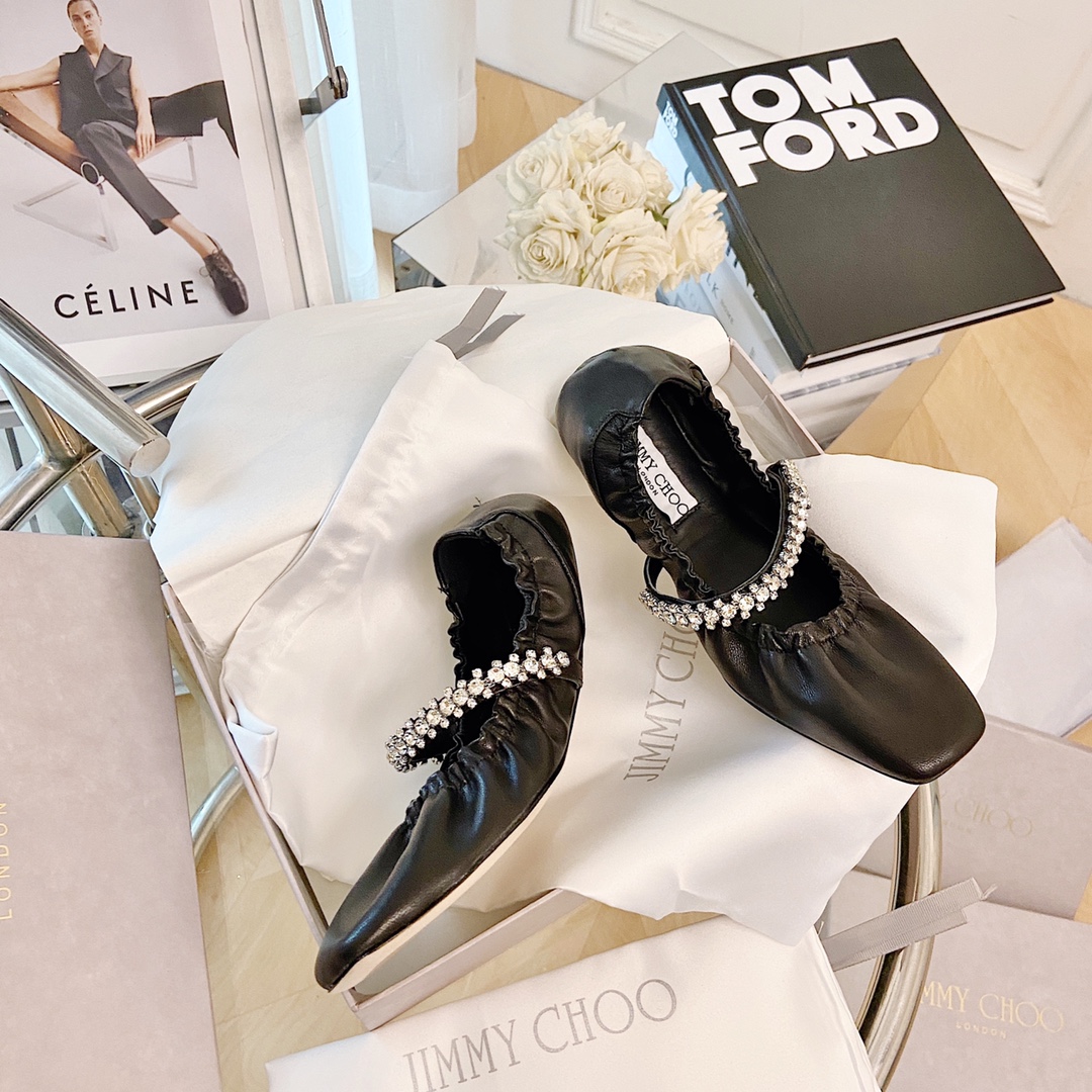 Imported Sheepskin Ballet Shoes for Grandma: High-Quality Italian Craftsmanship, Unique Design (20 words)