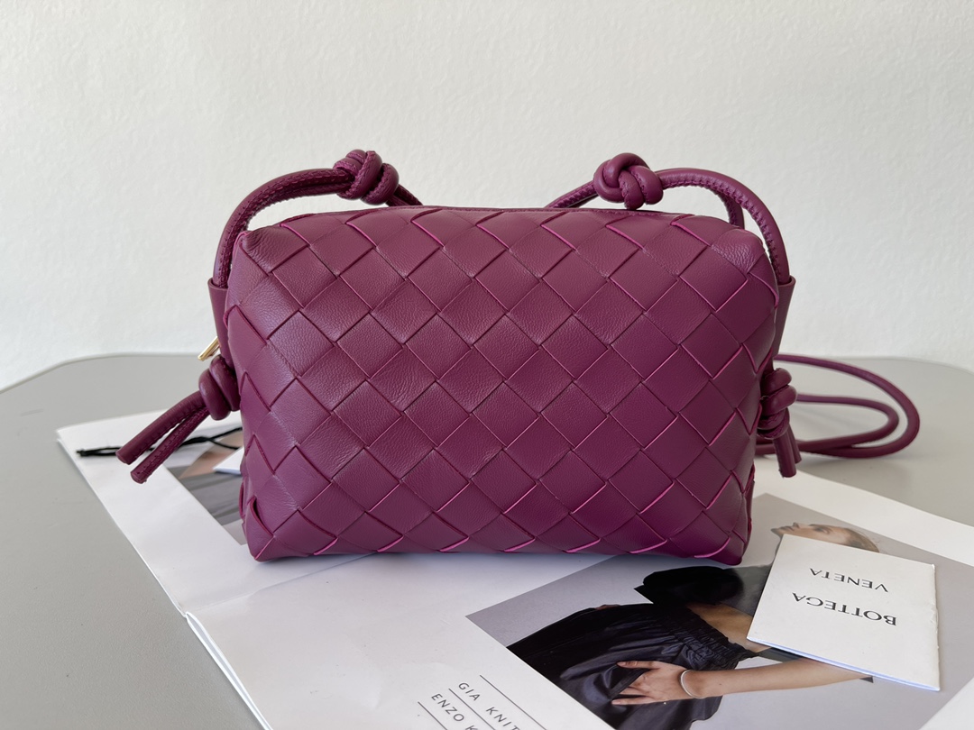 NO:769075,May Day special price, model number 666683, size 17*10*6cm, color cinnabar red, special price, flash sale19860909五一特价 款号666683 尺寸17*10*6cm 颜色朱砂红,特价秒杀,Bag