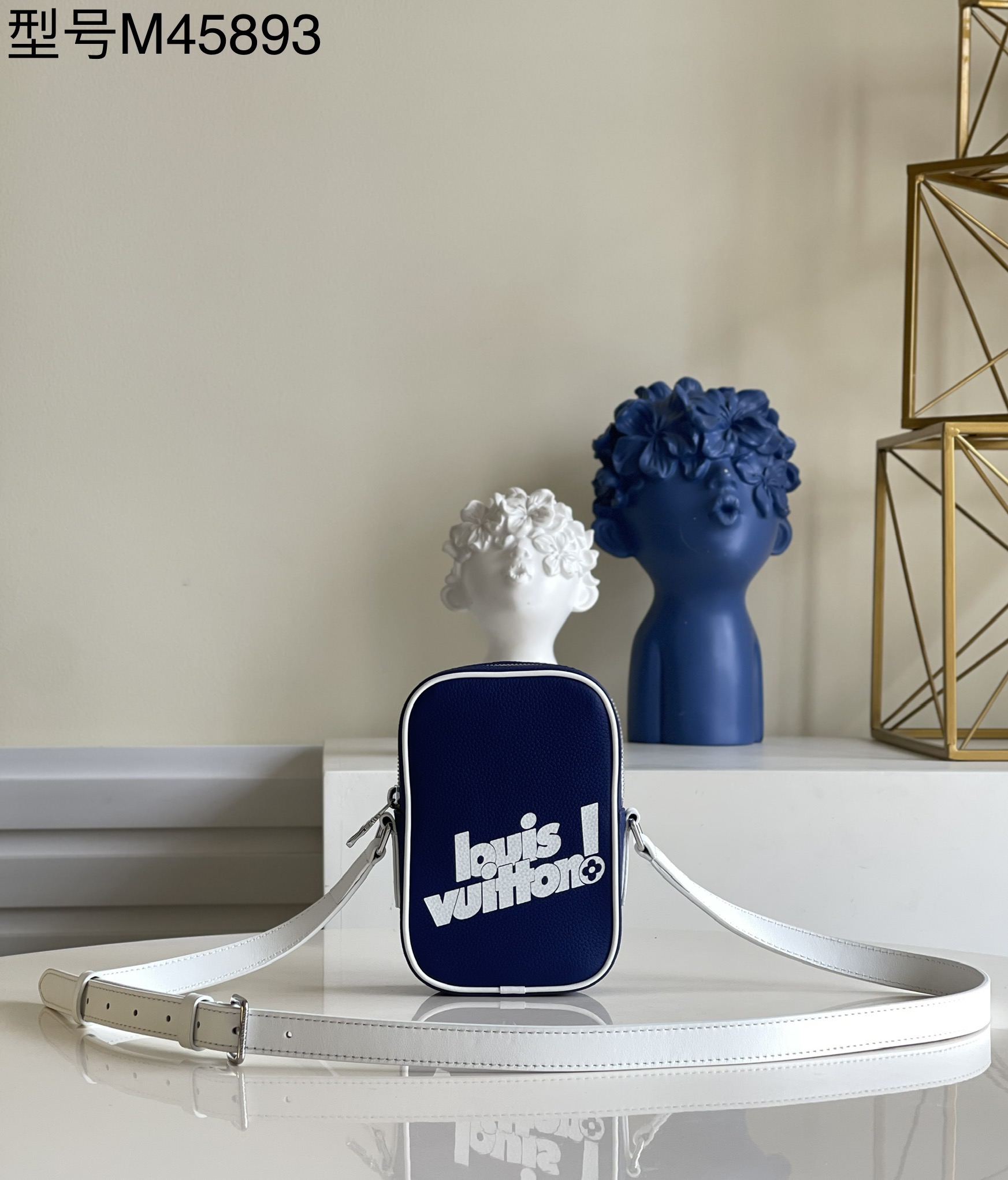NO:397733,【Exclusive real photo M45893】Mobile bag Danube PPM handbag is made of retro Monogram printed cowhide, setting off Virgil Abloh's louis vuitton! logo created by -22 autumn and winter Everyday LV capsule series. Adjustable shoulder straps make for a comfortable shoulder and back experience. Detailed features 11 x 17 x 4 cm T. 550,LV [original leather],louis vuitton,louis vuitton,cowhide19860909【独家实拍M45893】手机包 Danube PPM 手袋取材复古 Monogram 印花牛皮,烘托 Virgil Abloh 为 -22 秋冬 Everyday LV 胶囊系列创造的 louis vuitton! 标识.可调节肩带成就闲适肩背体验. 详细特征11 x 17 x 4 厘米 T. 550,LV【原厂皮】,louis vuitton,louis vuitton,cowhide,Bag