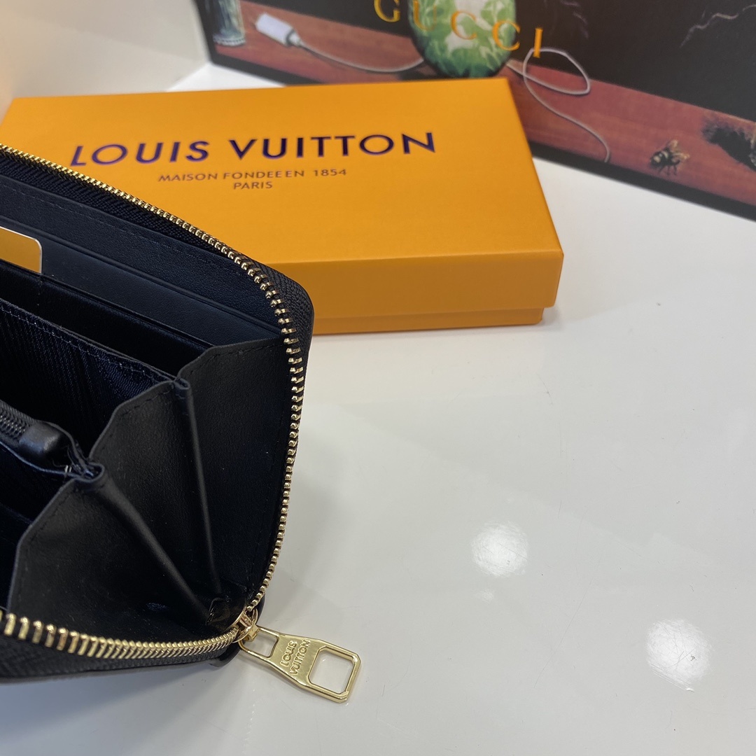 💞 💞 Lv 6153 单拉小手包到货💞💞原版头层牛皮💞手感细腻 简单大气 值得拥有!🔥尺寸21x11