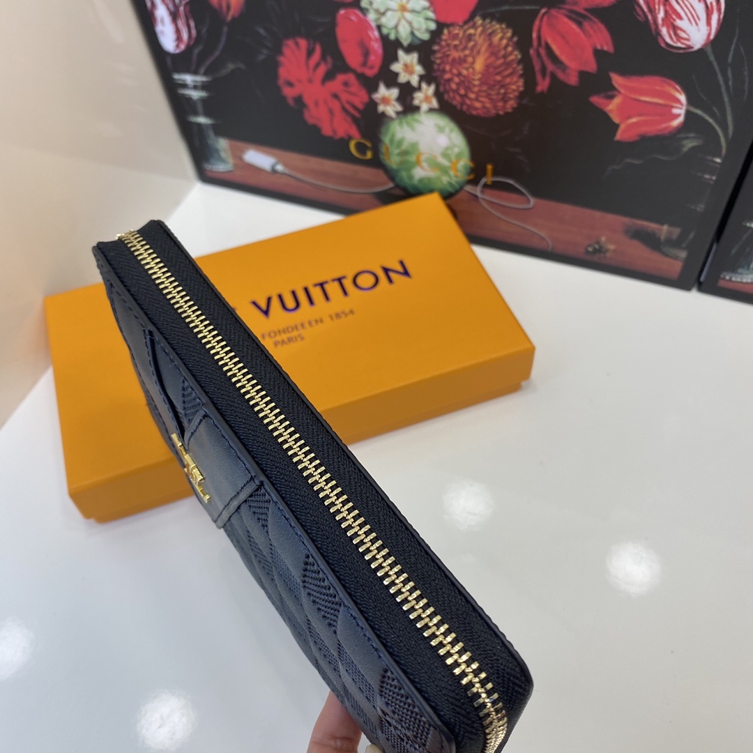 💞 💞 Lv 6153 单拉小手包到货💞💞原版头层牛皮💞手感细腻 简单大气 值得拥有!🔥尺寸21x11