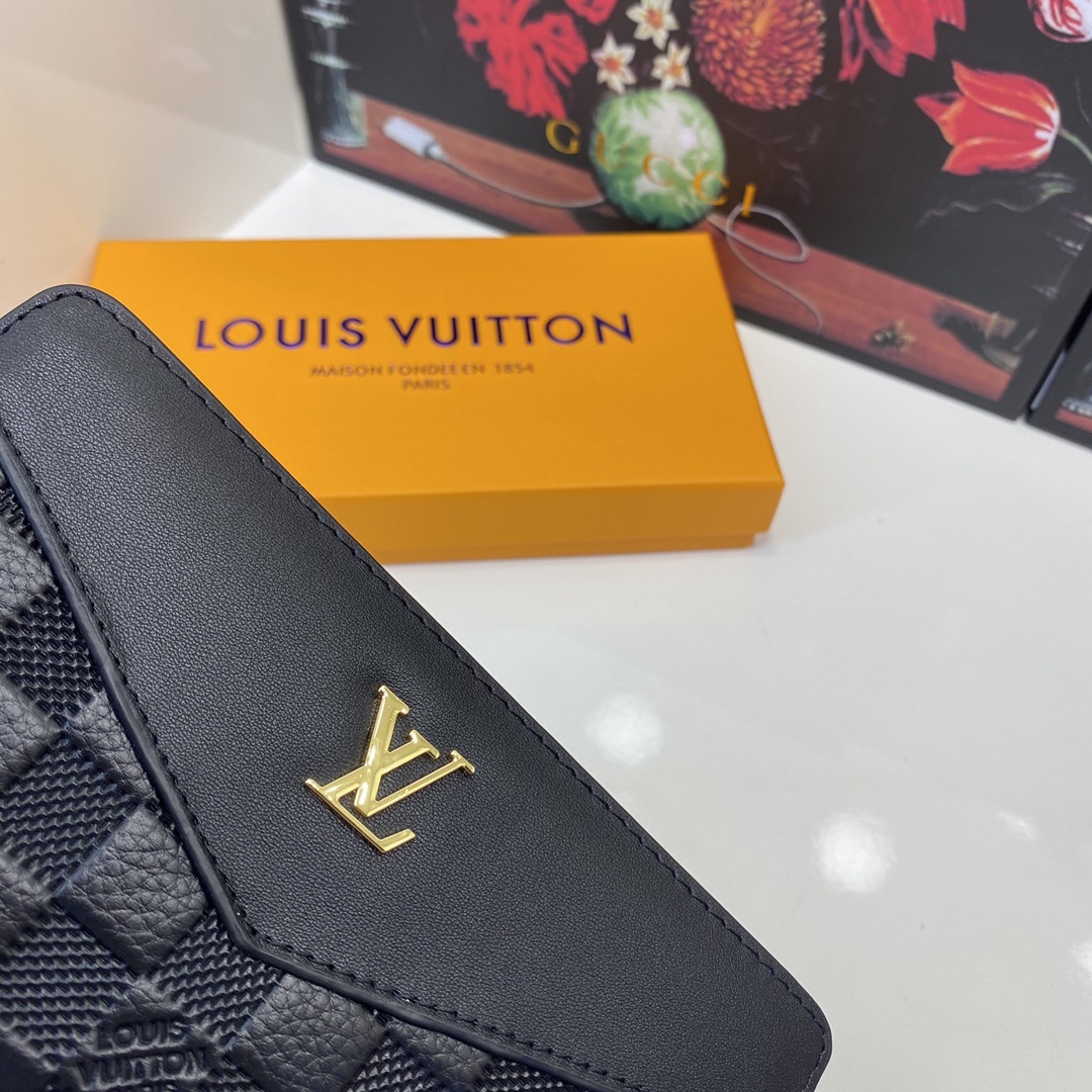 💞 💞 Lv 6151 单拉小手包到货💞💞原版头层牛皮💞手感细腻 简单大气 值得拥有!🔥尺寸21x11
