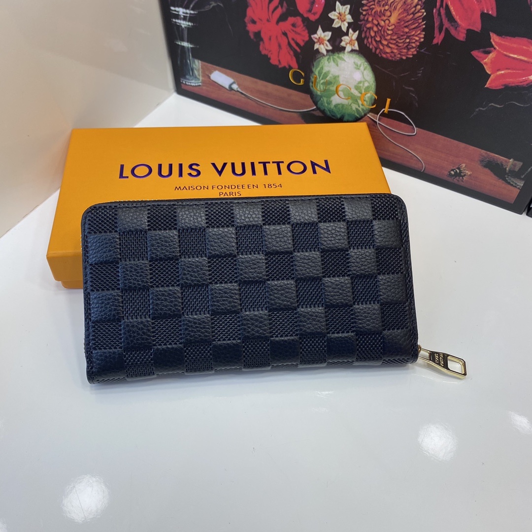 💞 💞 Lv 6151 单拉小手包到货💞💞原版头层牛皮💞手感细腻 简单大气 值得拥有!🔥尺寸21x11