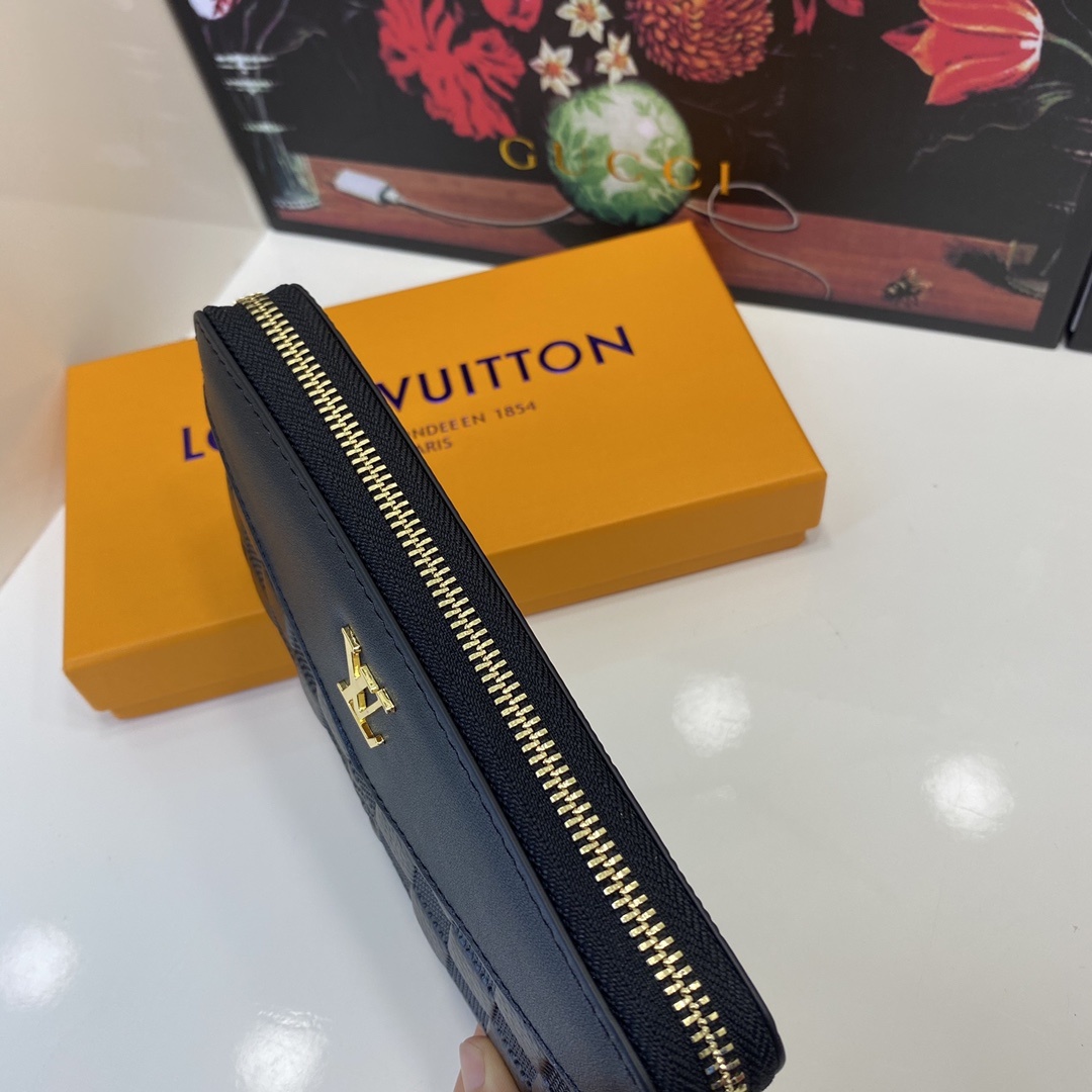 💞 💞 Lv 6151 单拉小手包到货💞💞原版头层牛皮💞手感细腻 简单大气 值得拥有!🔥尺寸21x11