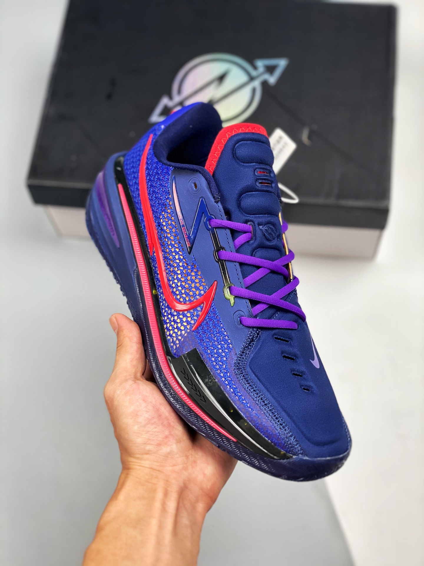 Versión de estreno inicial, soporta combate ligero. NIKE AIR ZOOM G.T.CUT EP Azul oscuro/Rojo. Exclusivo, pur…